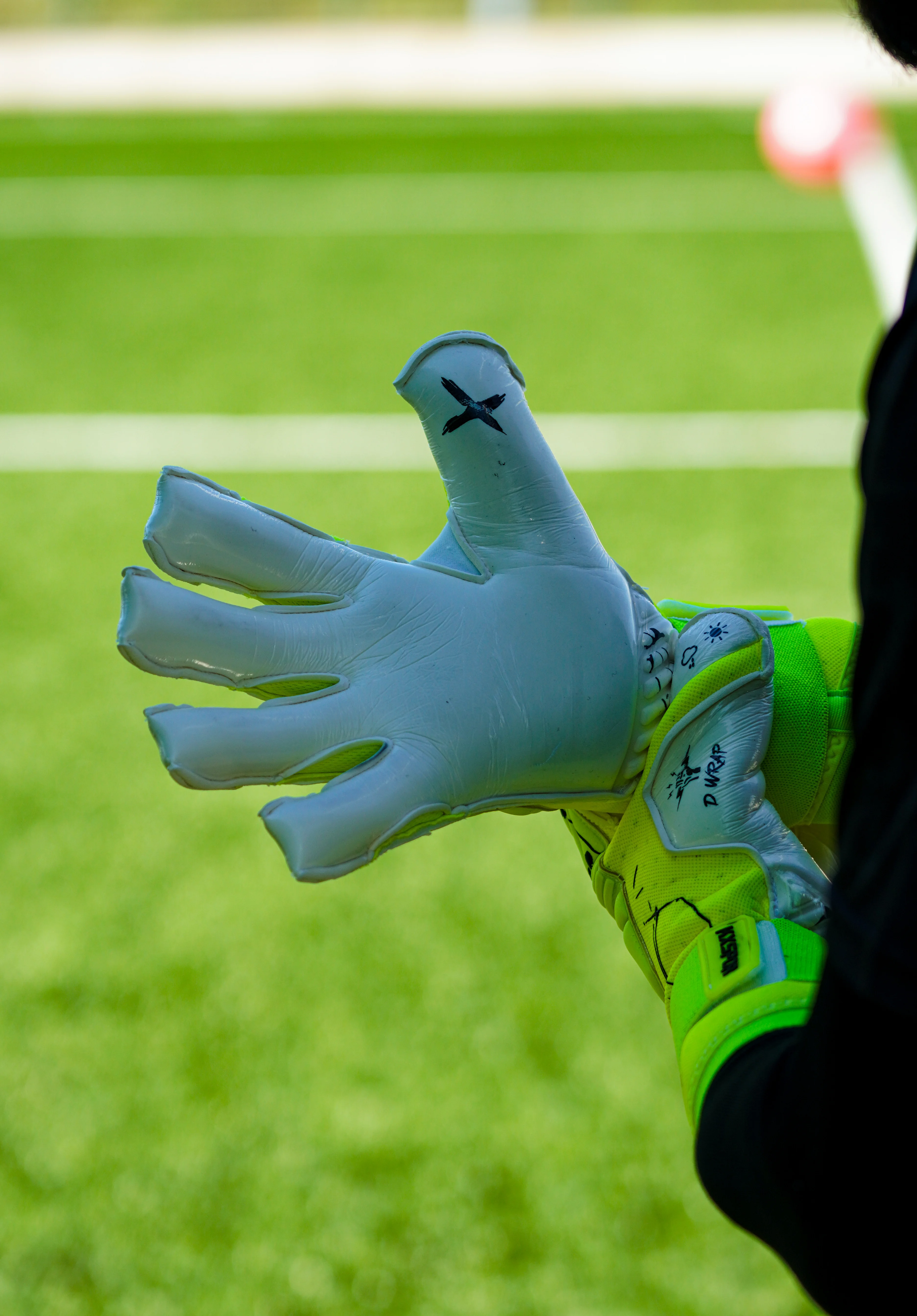 Yeni Kx ‘TİTANİUM’ Profesyonel Kaleci Eldiveni