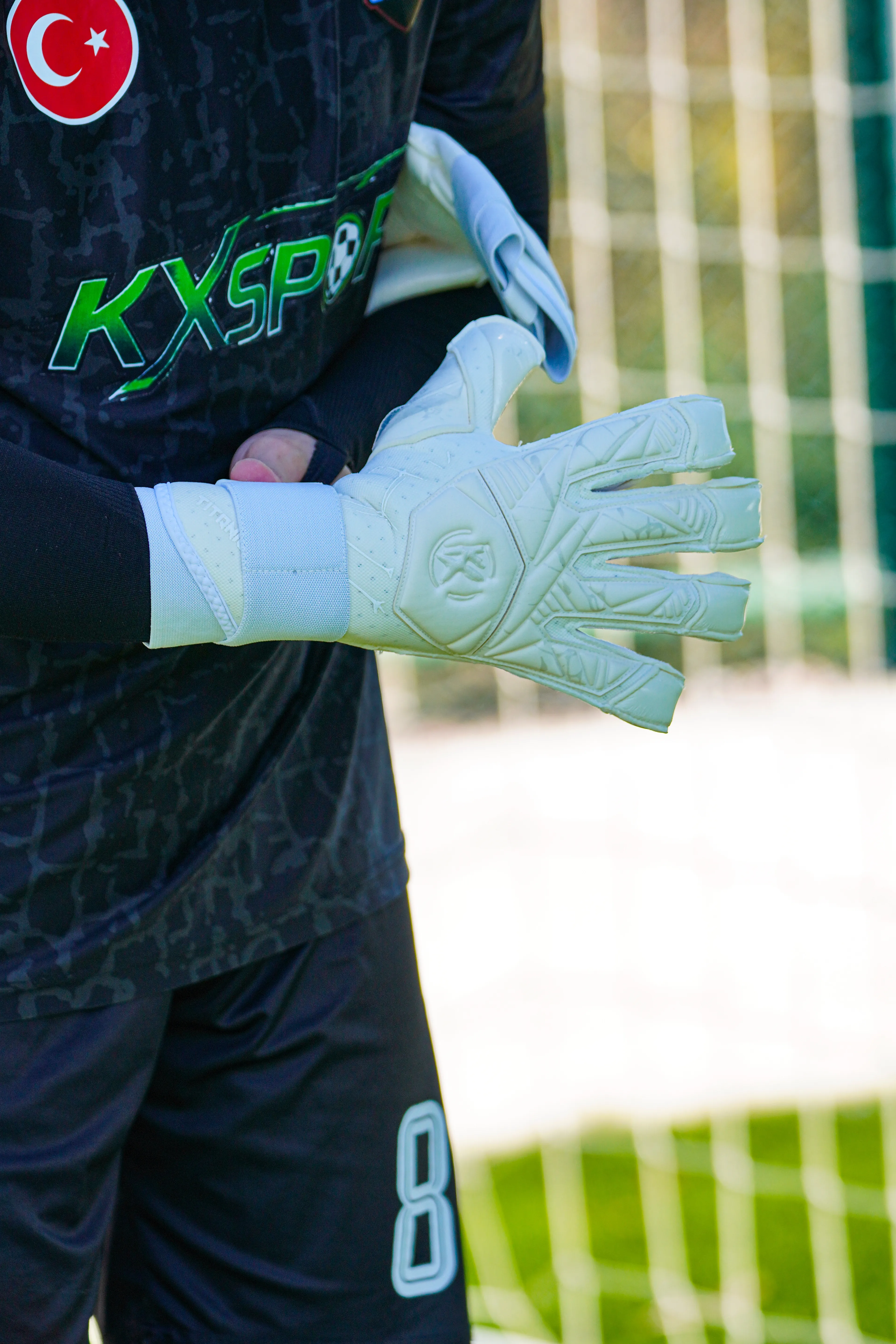 Yeni Kx ‘TİTANİUM’ Profesyonel Kaleci Eldiveni