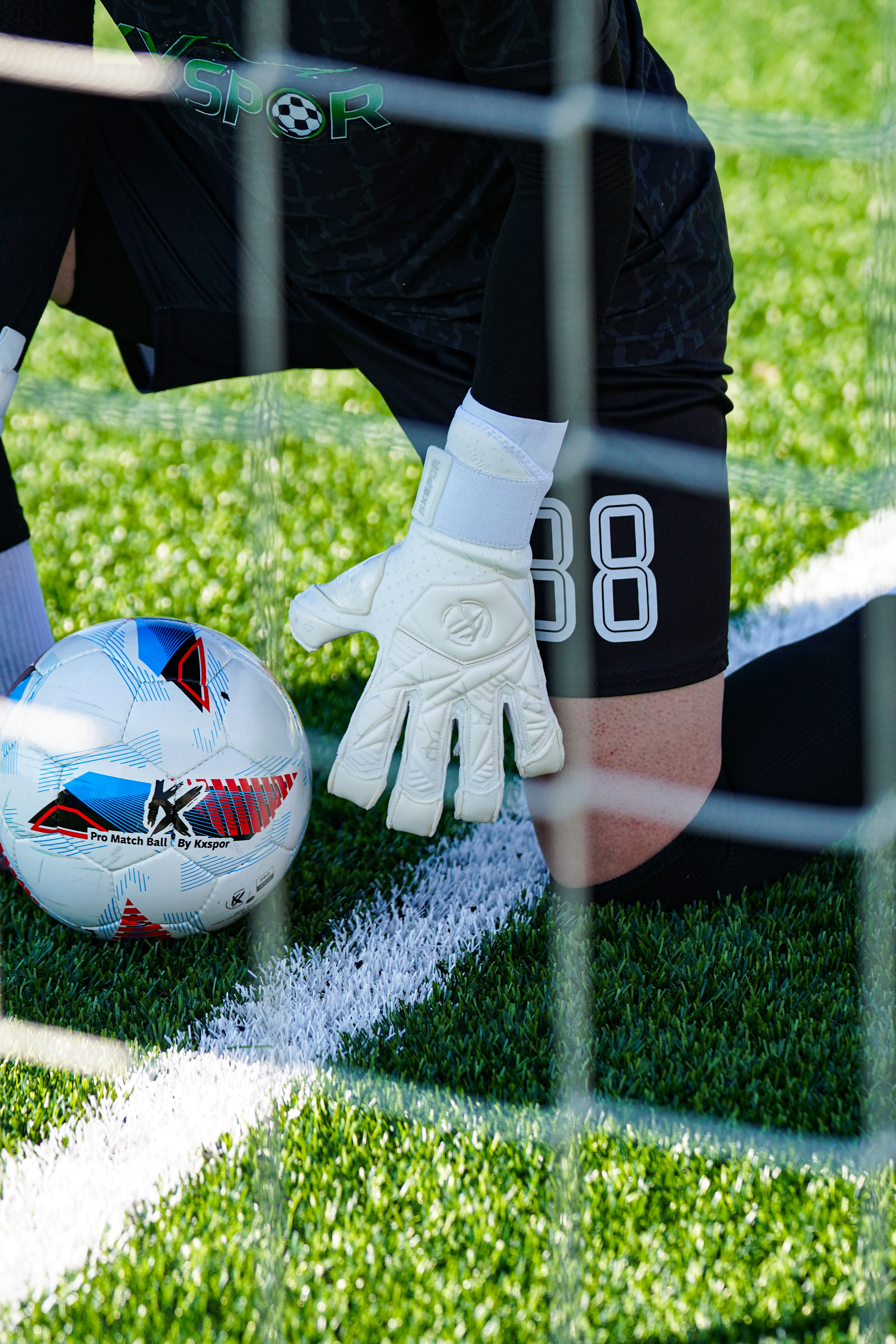 Yeni Kx ‘TİTANİUM’ Profesyonel Kaleci Eldiveni