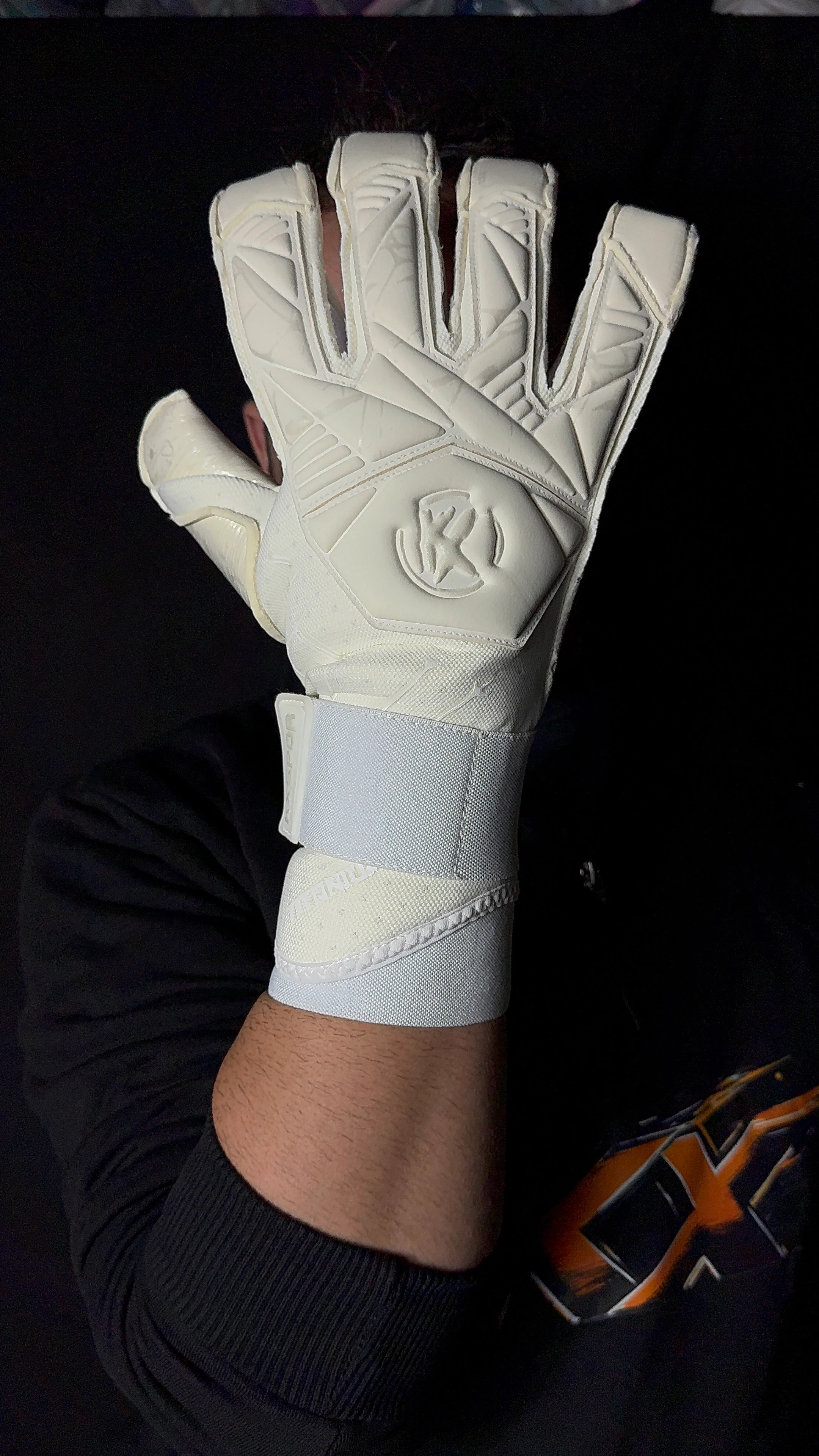 Yeni Kx ‘TİTANİUM’ Profesyonel Kaleci Eldiveni