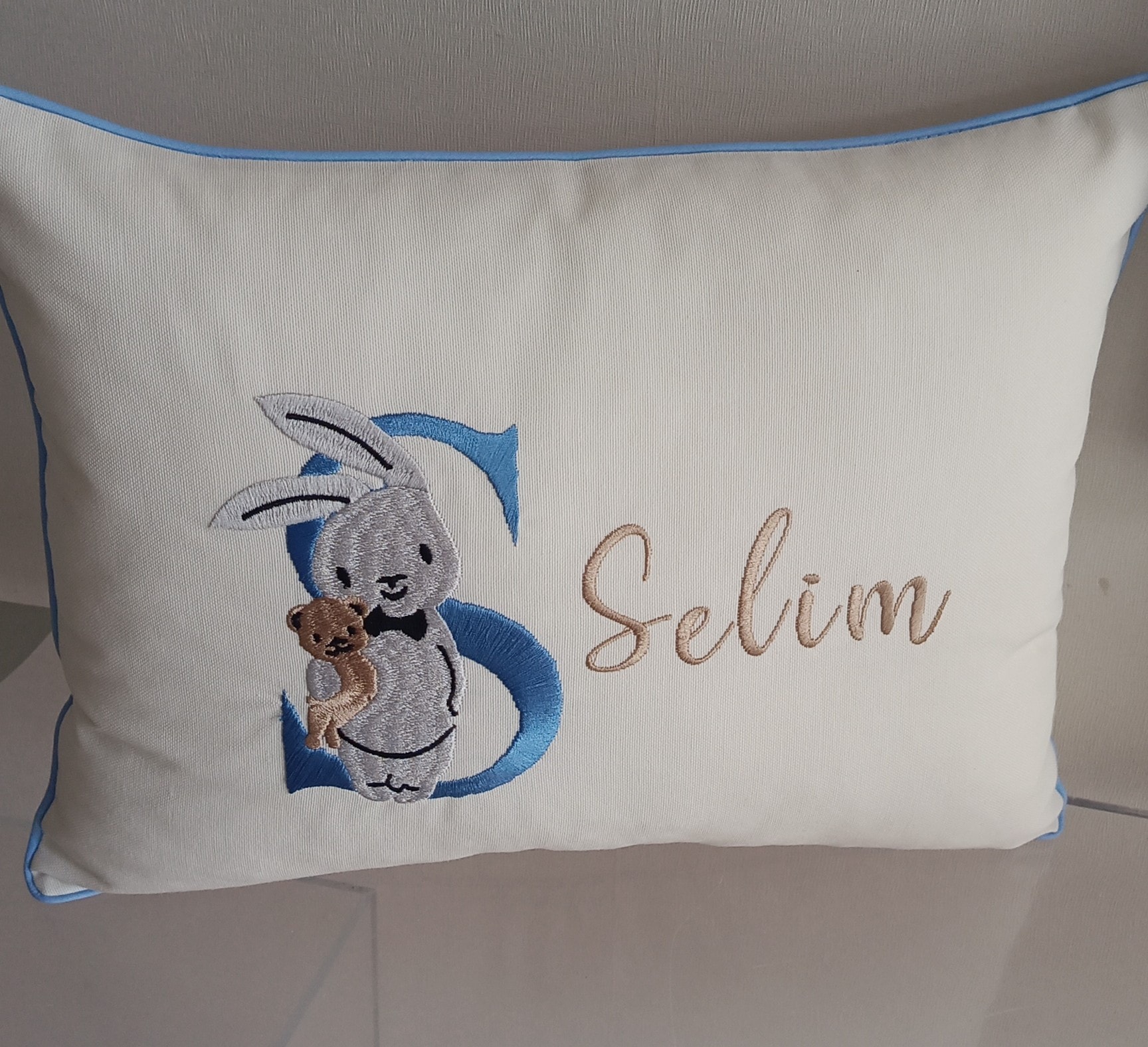 TAVŞAN TEMALI NAKIŞLI YASTIK