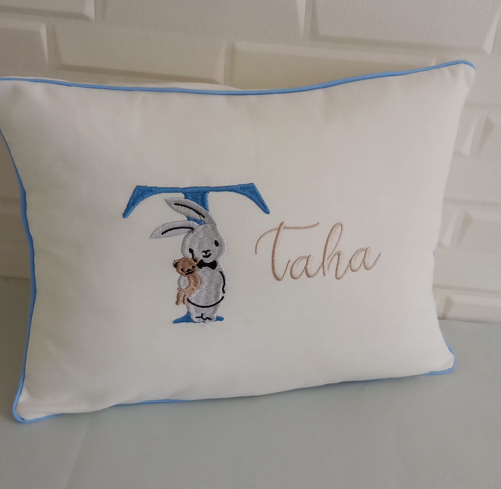 TAVŞAN TEMALI NAKIŞLI YASTIK