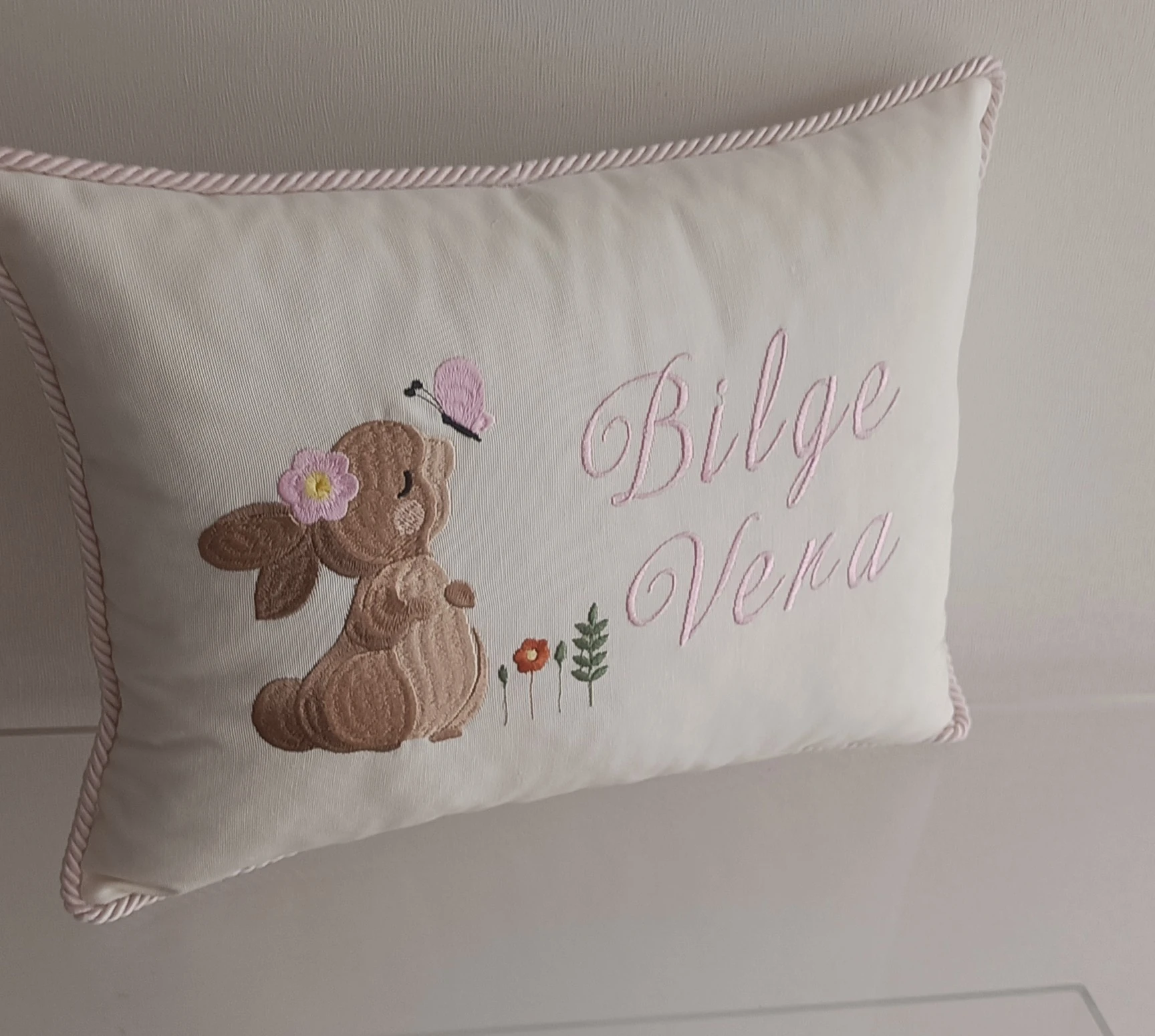 BİYELİ TAVŞAN TEMALI YASTIK