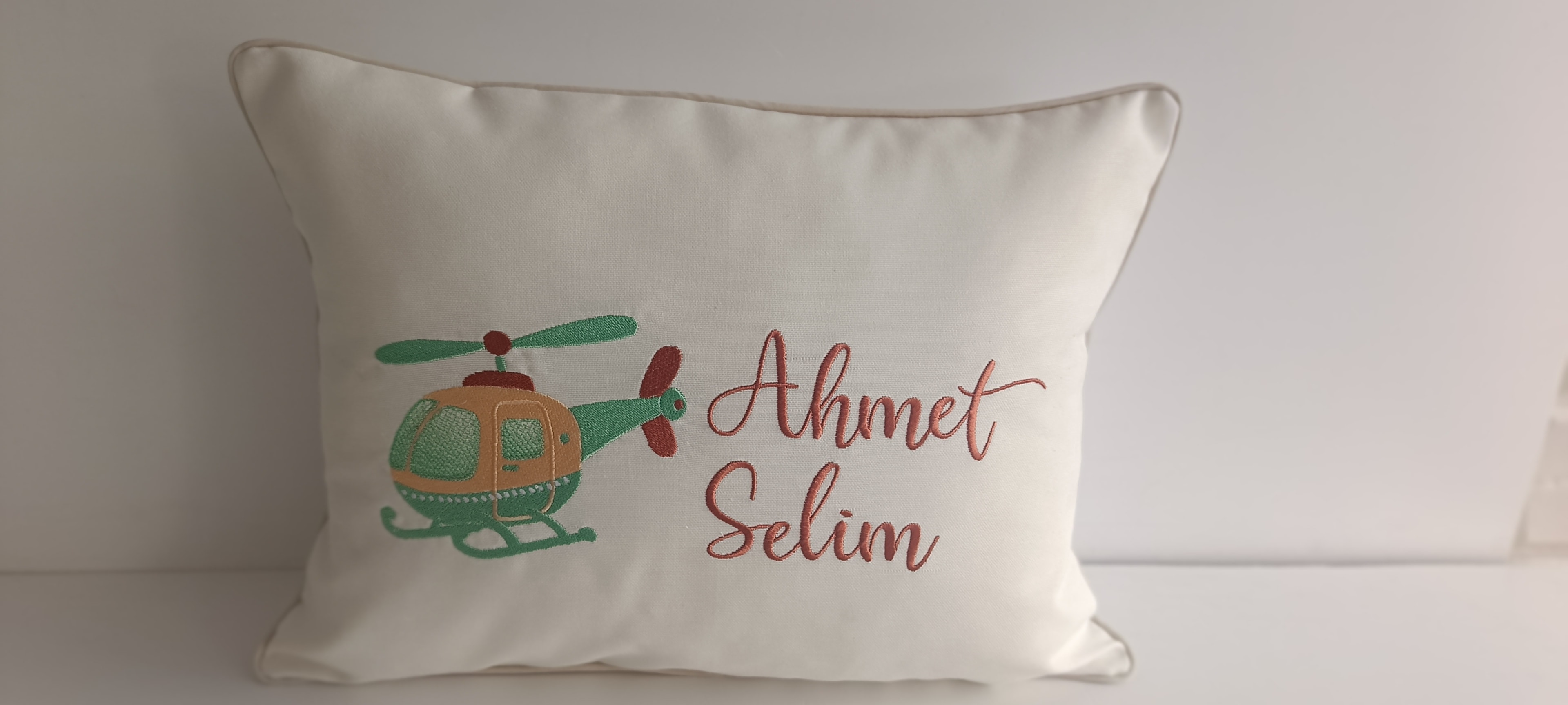 HELİKOPTER TEMALI NAKIŞLI YASTIK