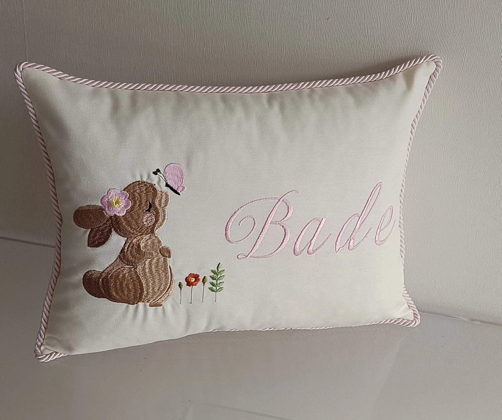 BİYELİ TAVŞAN TEMALI YASTIK