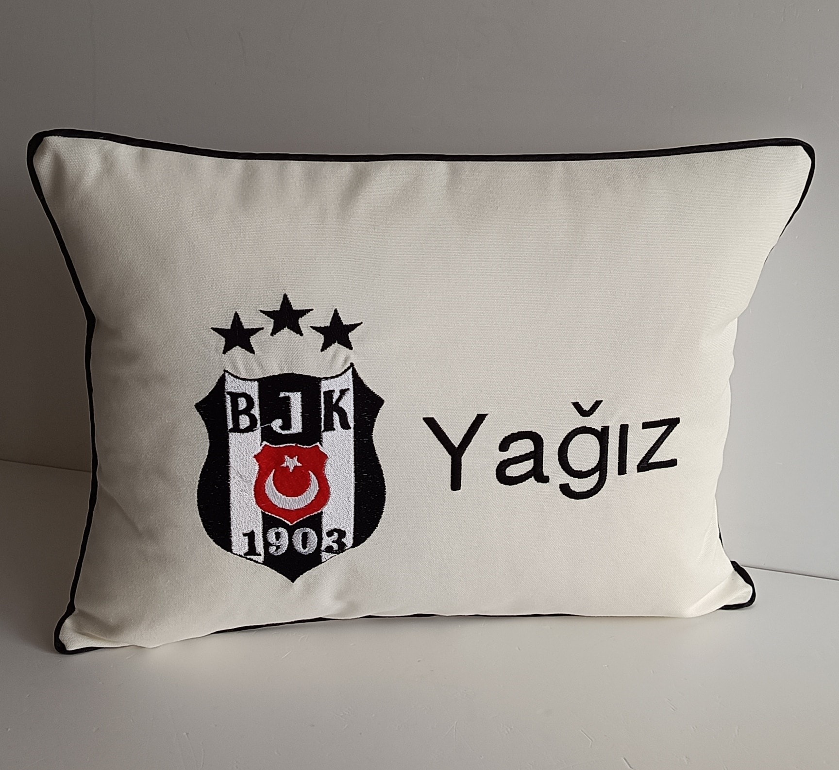TARAFTAR TEMALI NAKIŞLI YASTIK (BEŞİKTAŞ)