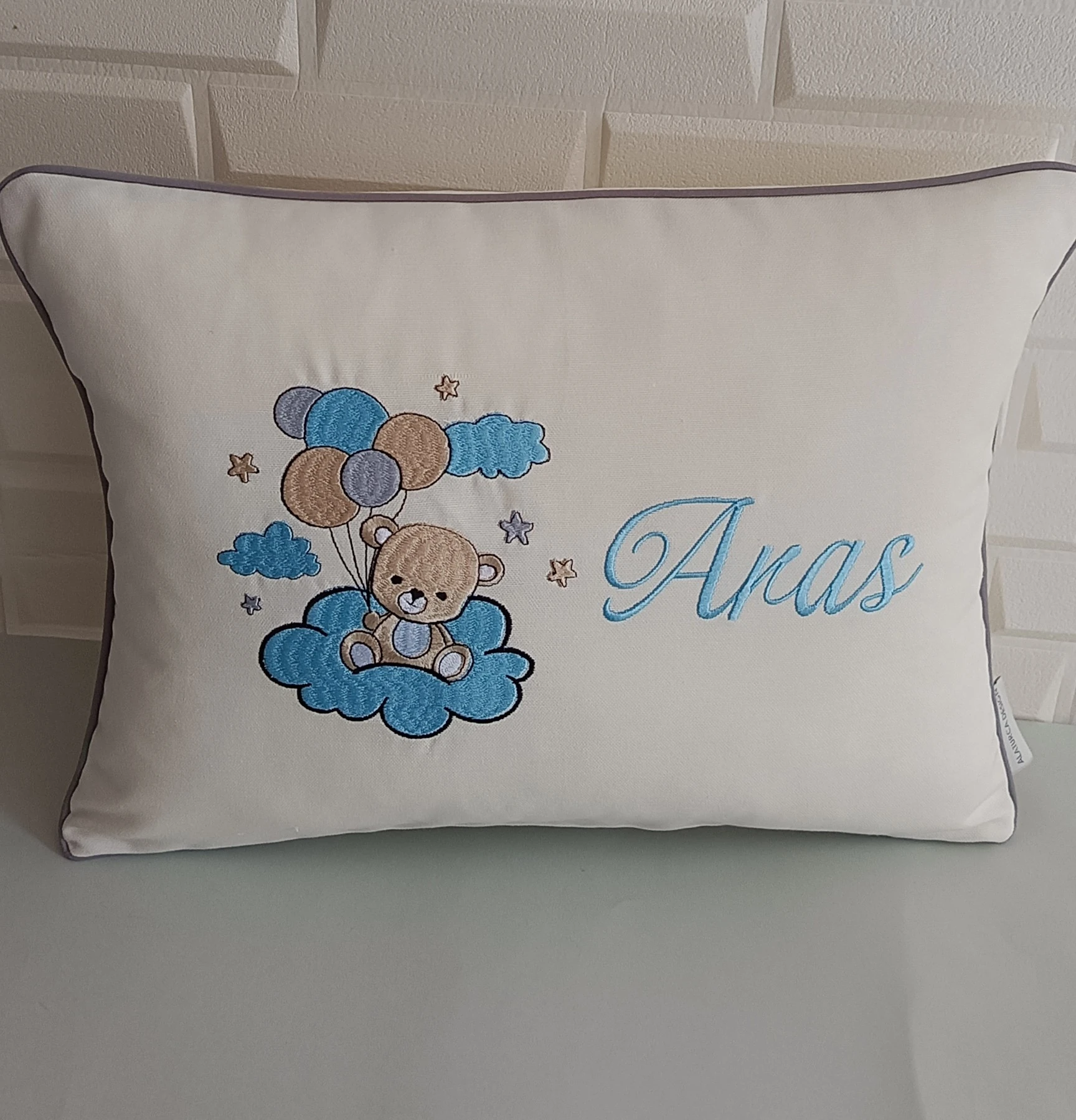 AYICIK TEMALI NAKIŞLI YASTIK