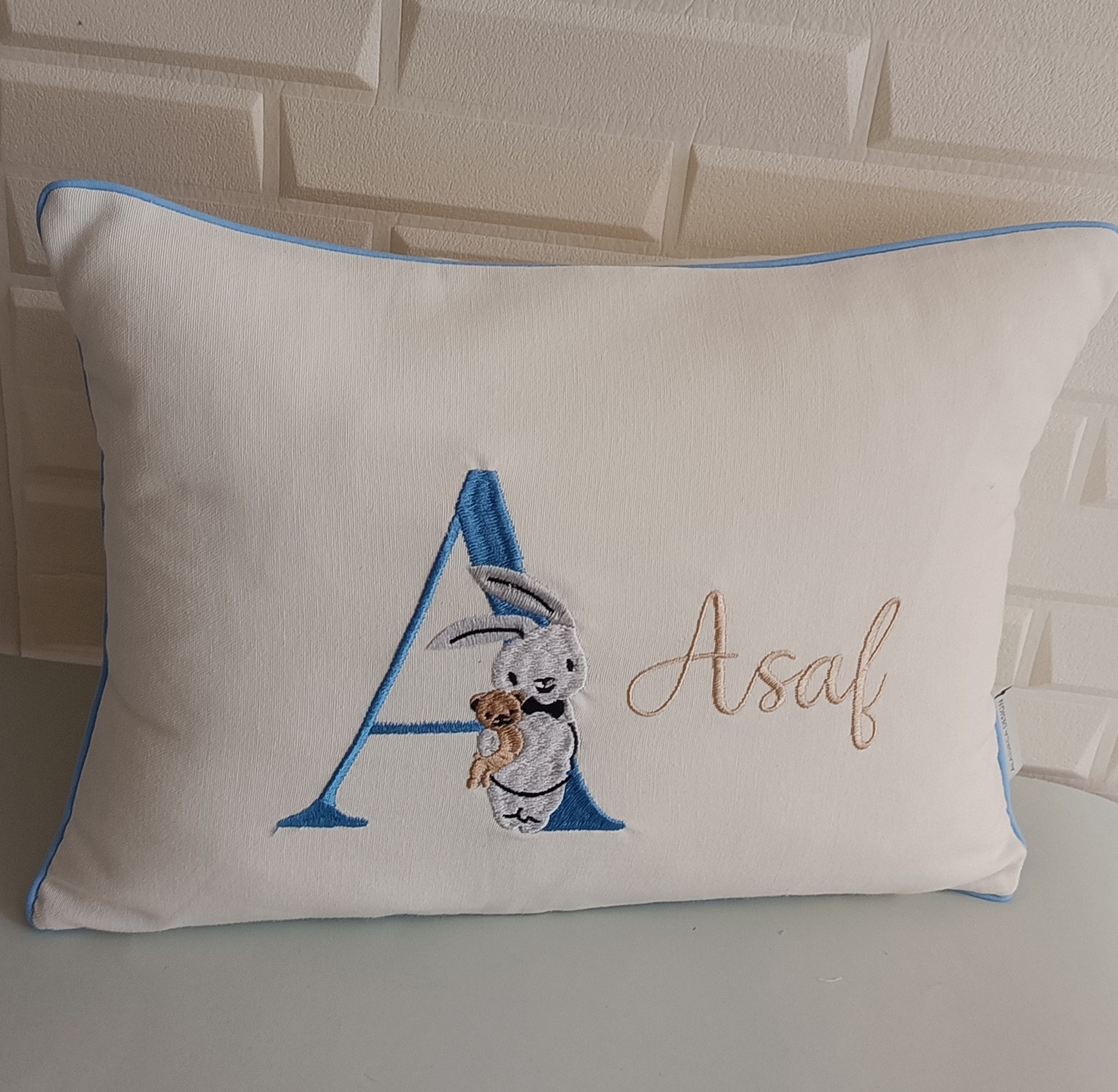 TAVŞAN TEMALI NAKIŞLI YASTIK