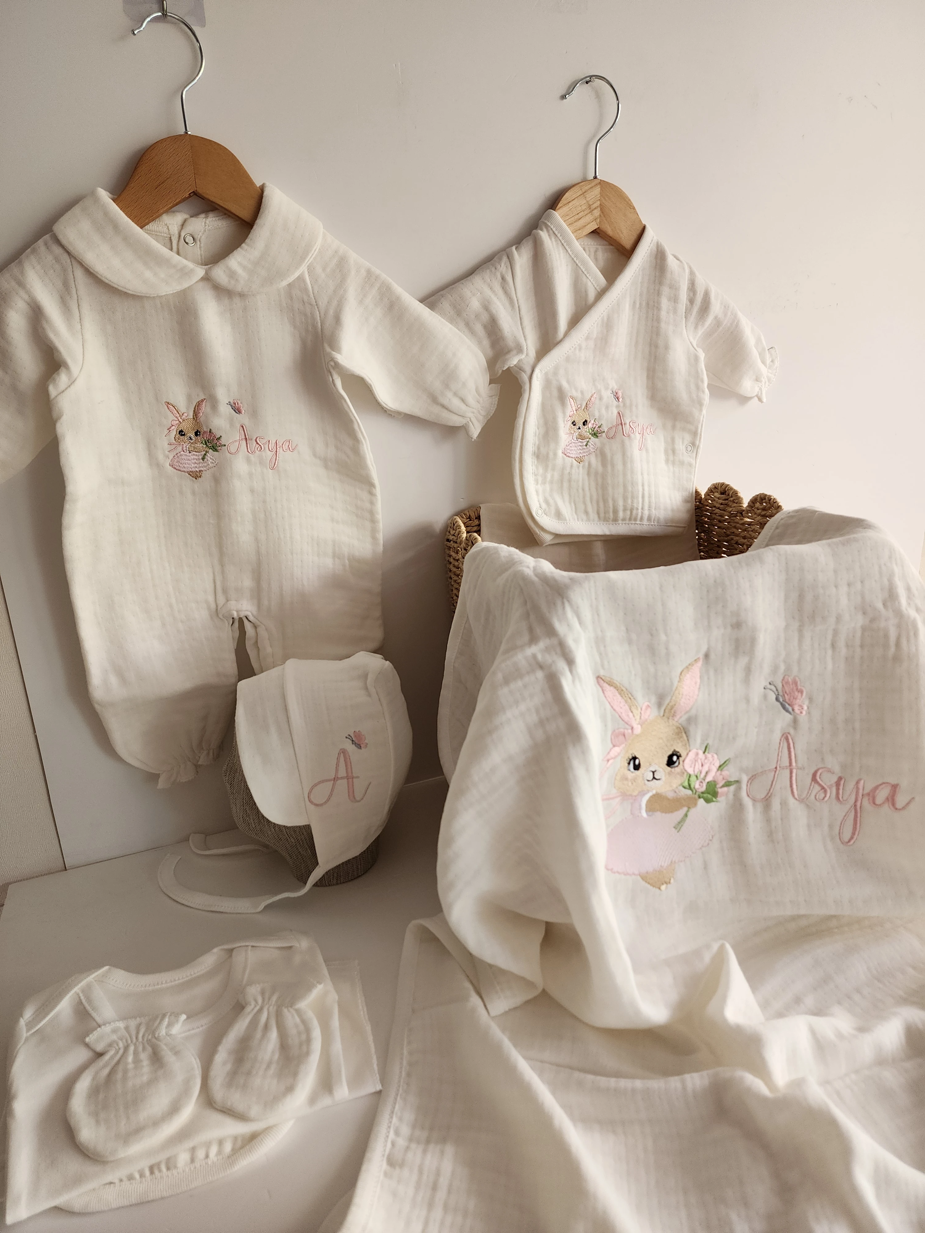 TAVŞAN İŞLEMELİ 10 PARÇA MÜSLİN HASTANE ÇIKIŞI 