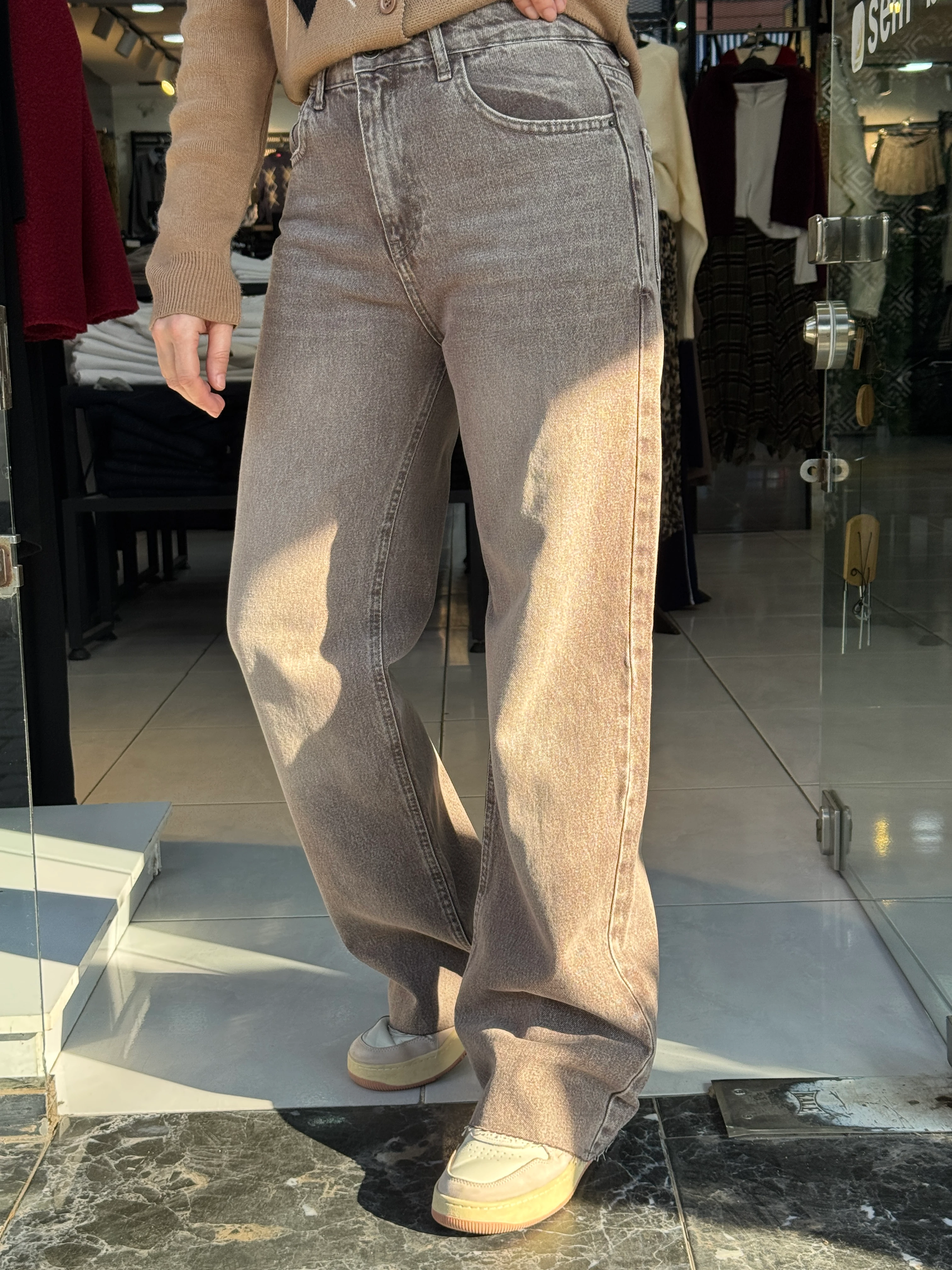 Açık Kahve Taşlamalı Jean