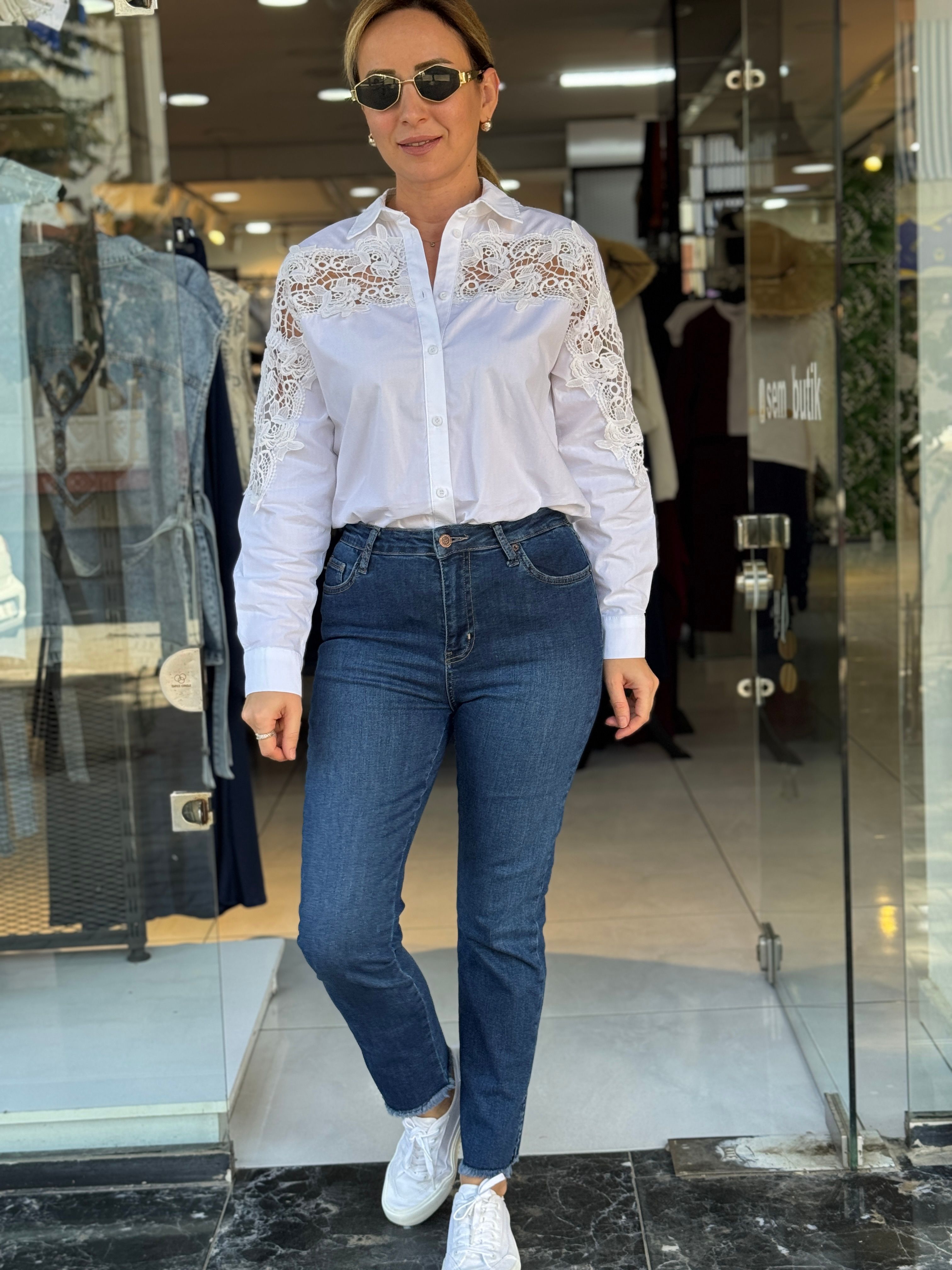 Paça Yırtmaçlı Lacivert Jean