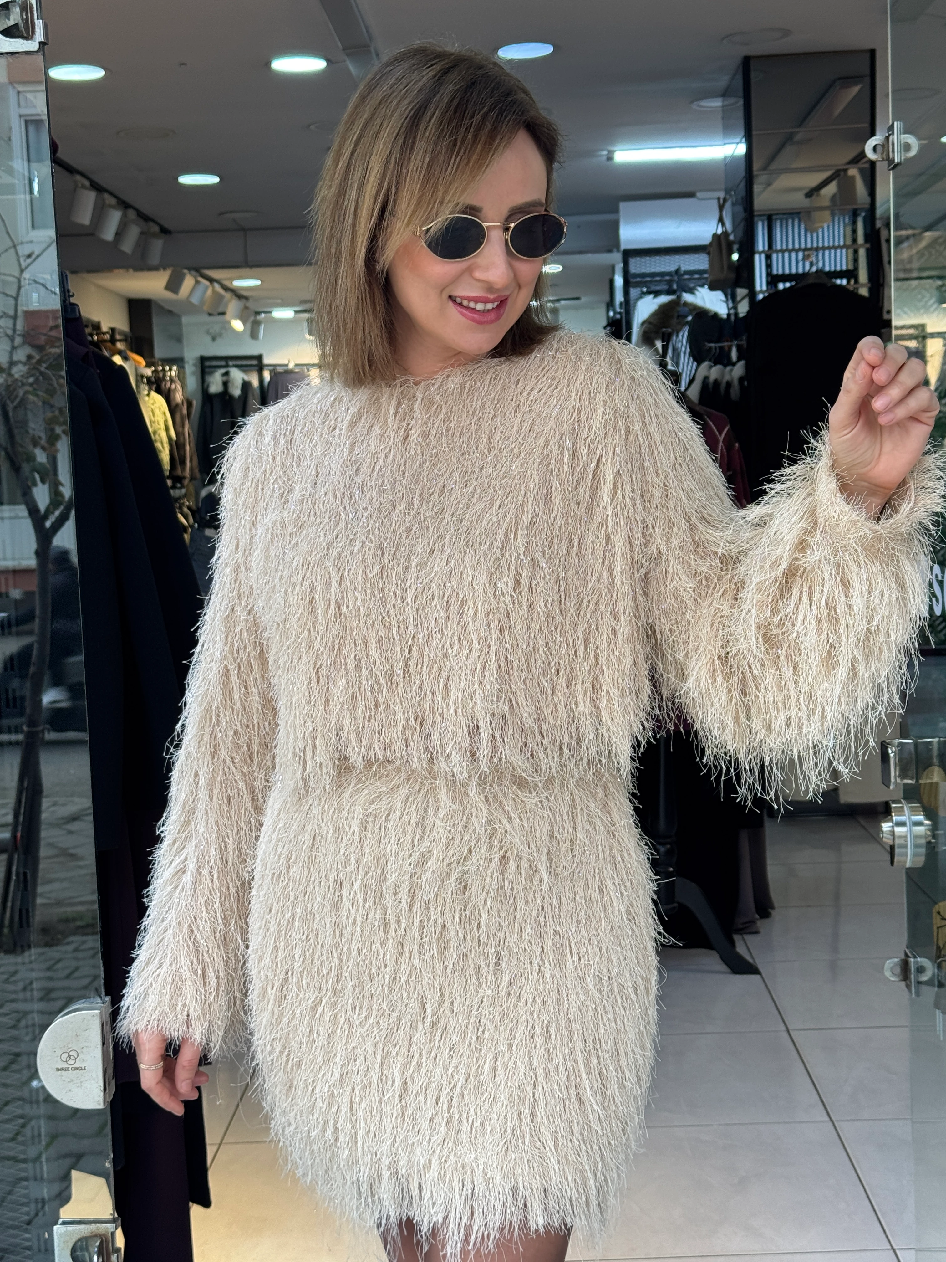 Püsküllü Krem Etekli Takım