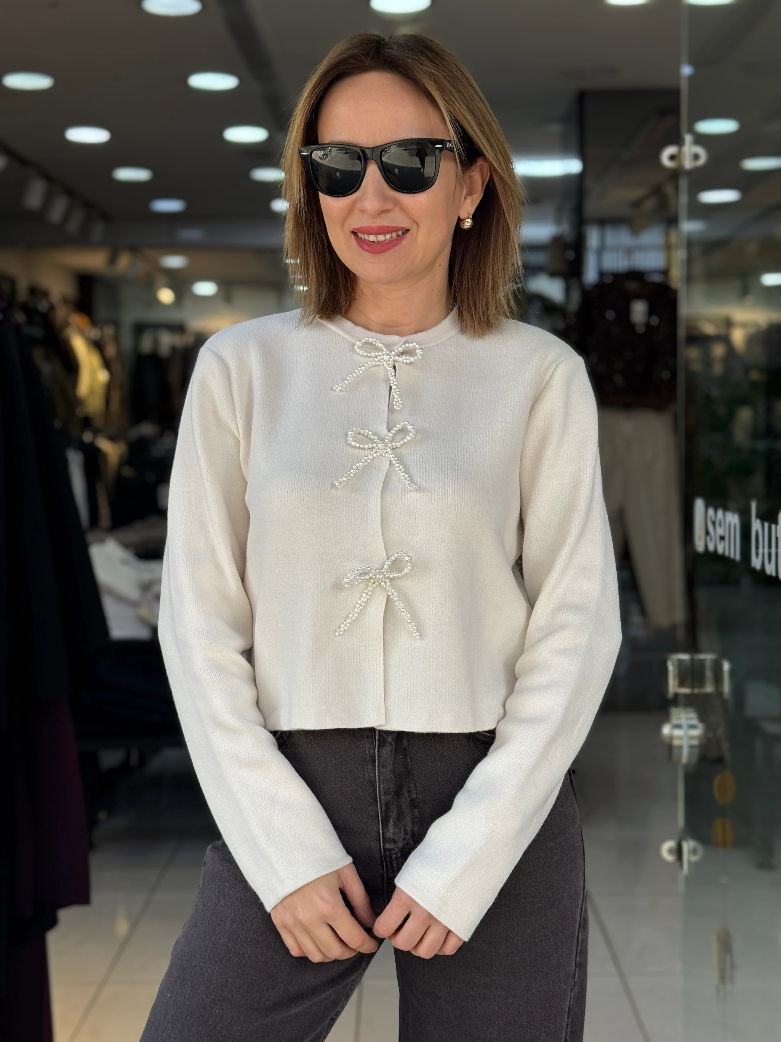 İnci Kurdele Düğmeli Triko