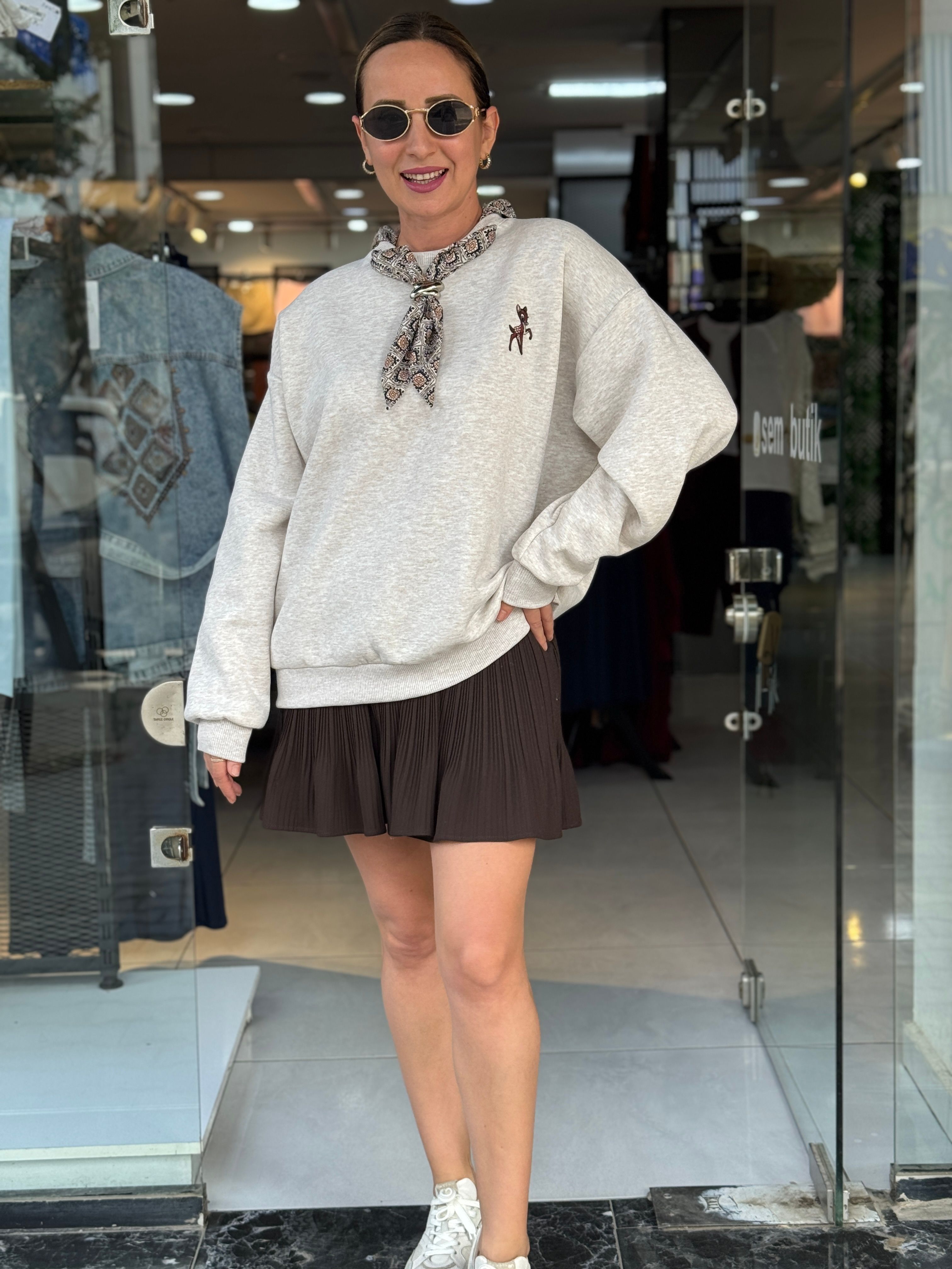 Fular Detaylı Nakışlı Şardonlu Sweat