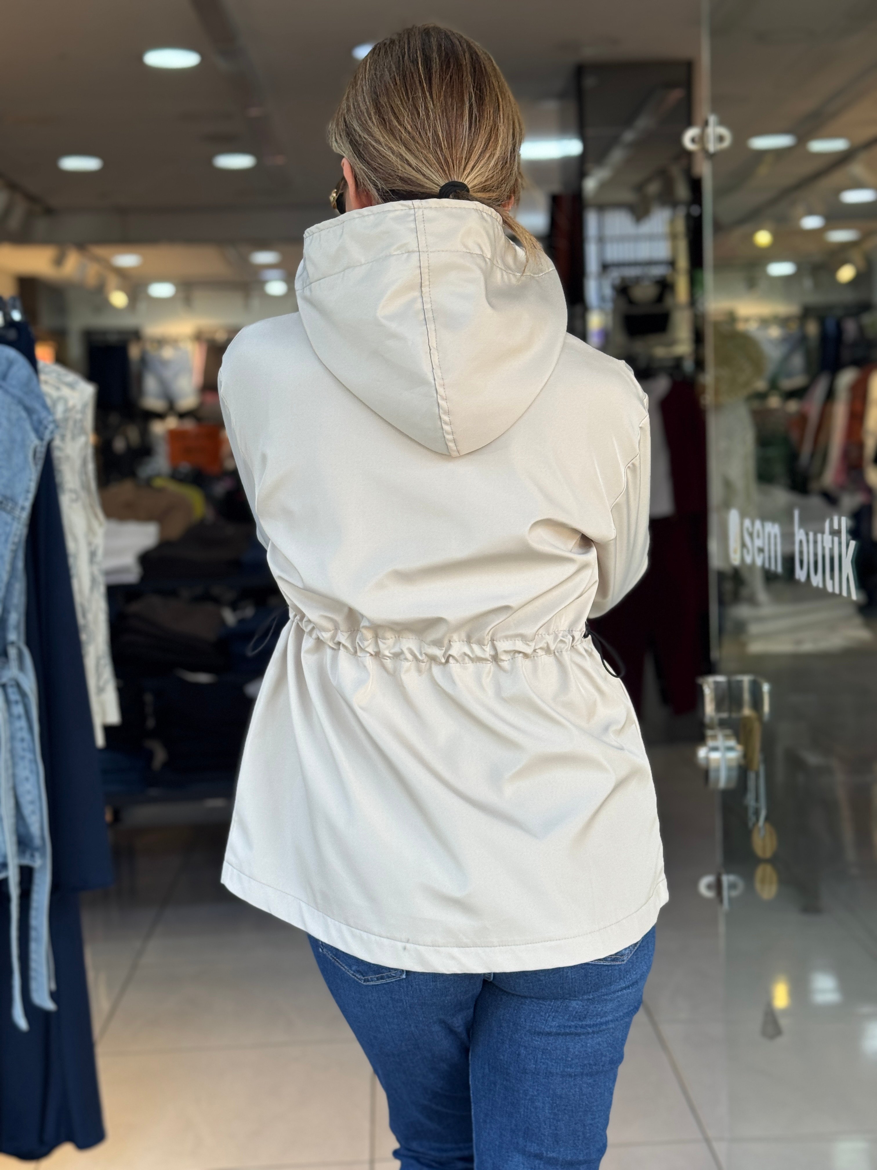 Krem Bel Büzgülü Kapüşonlu Ceket