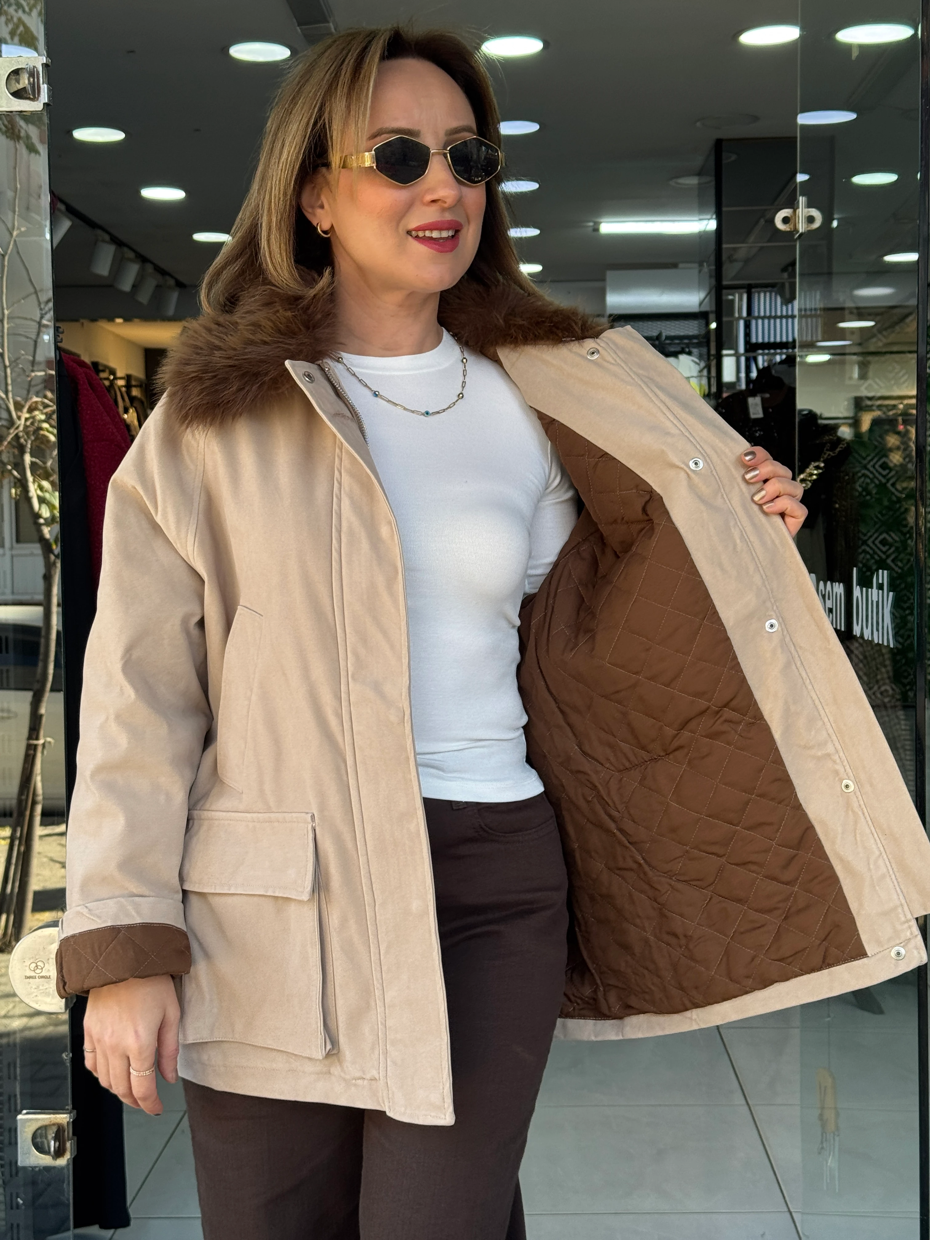 Yaka Kürklü Bej Mont