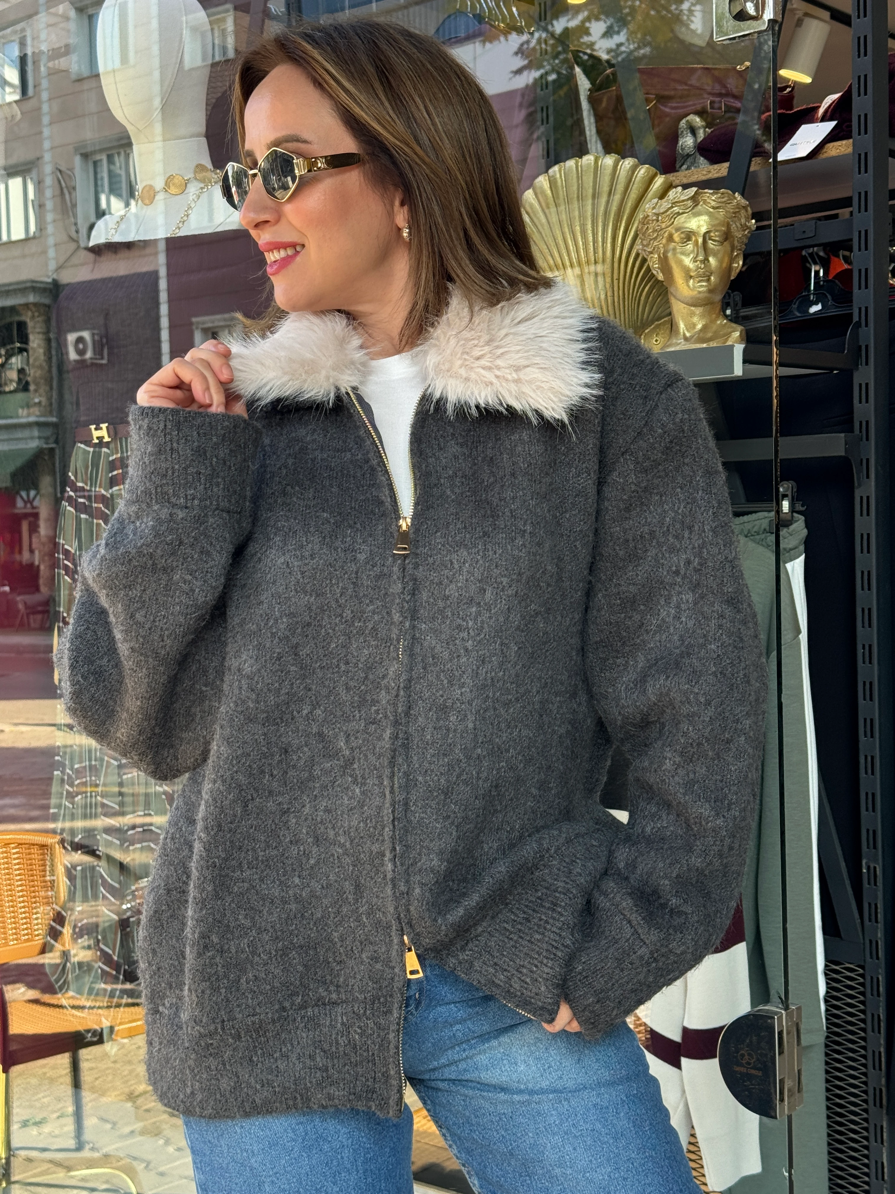 Yaka Kürklü Gri Hırka