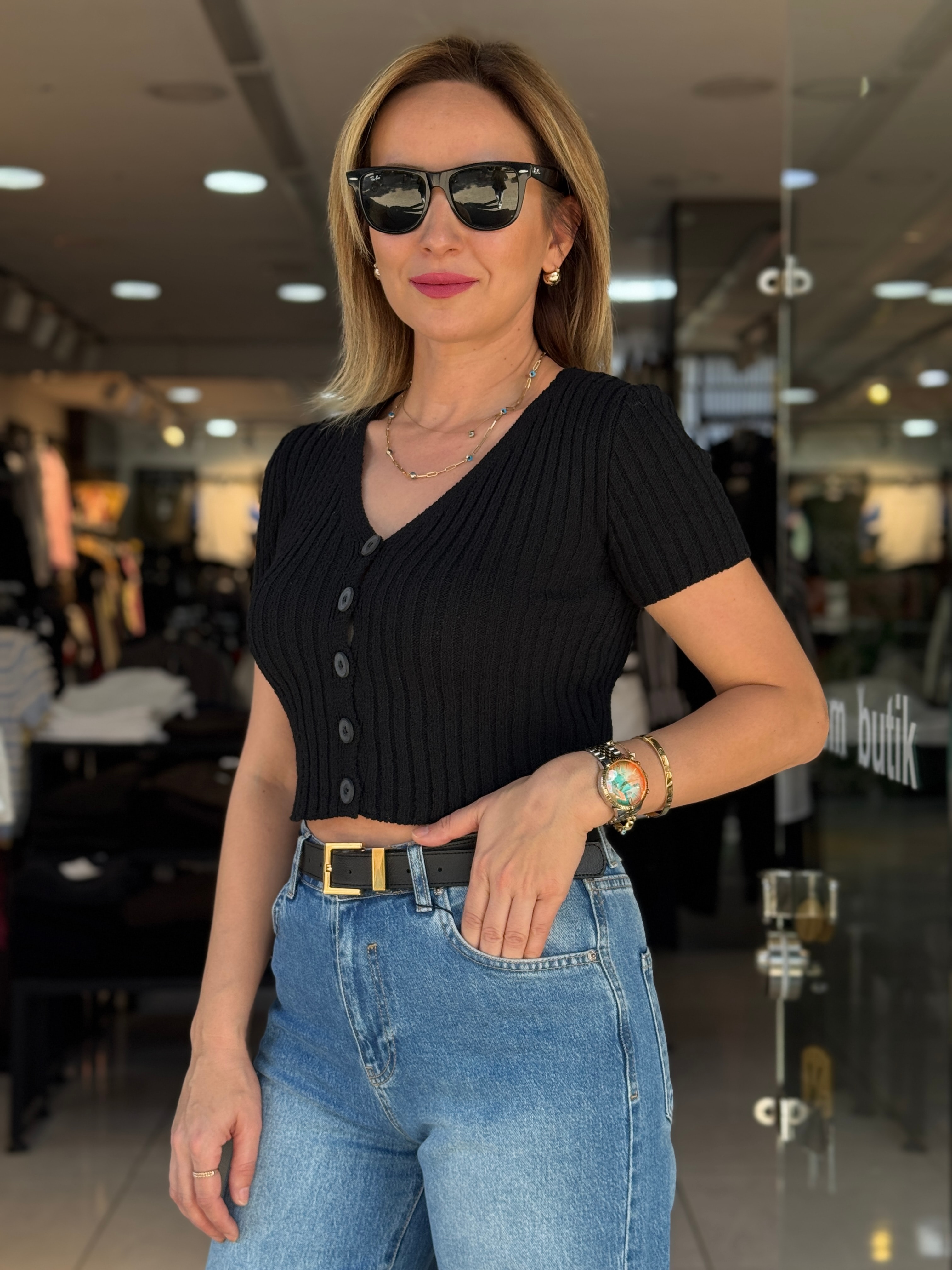 V Yaka Düğmeli Triko