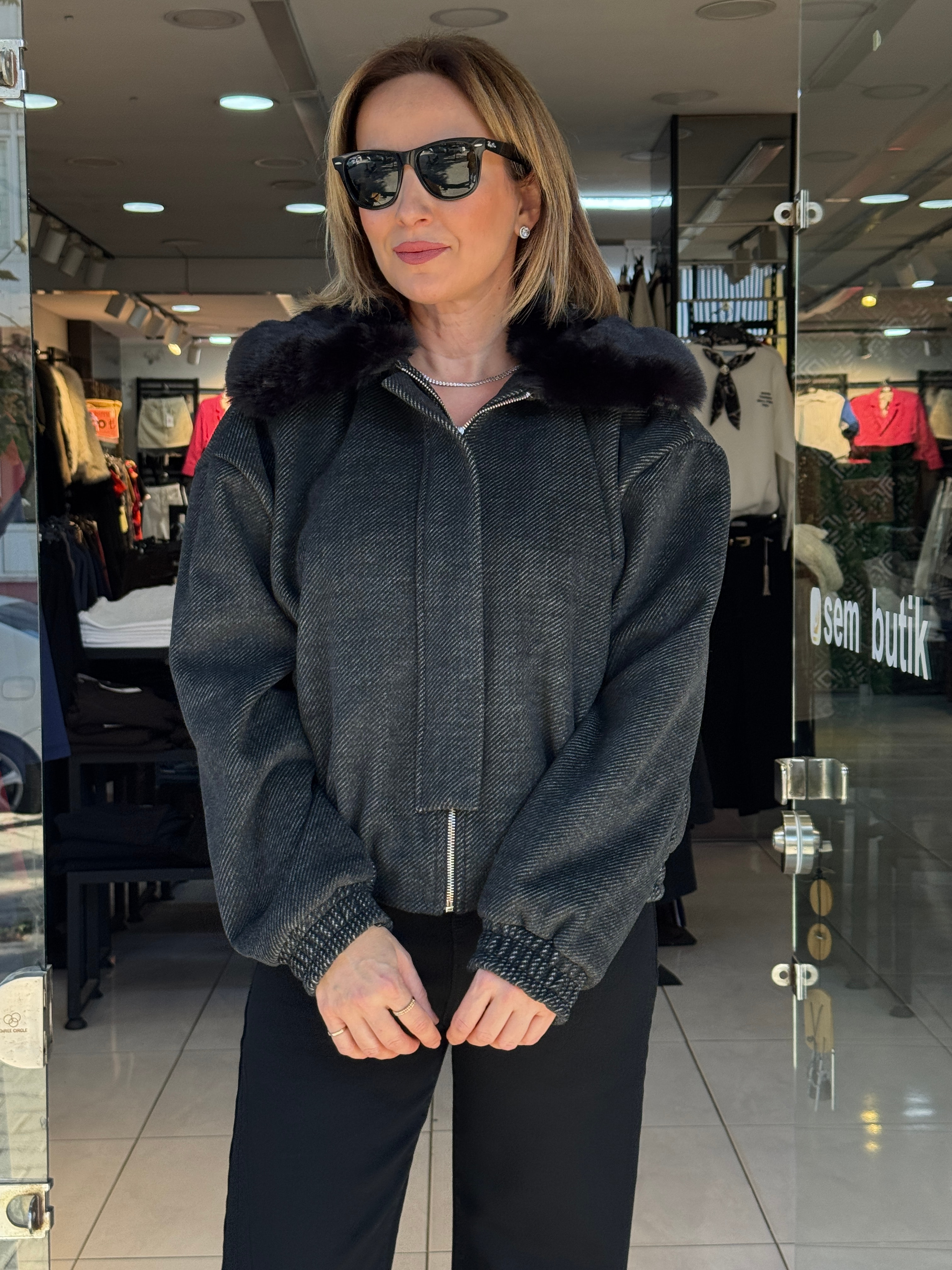 Kaşe Yakası Kürklü Mont