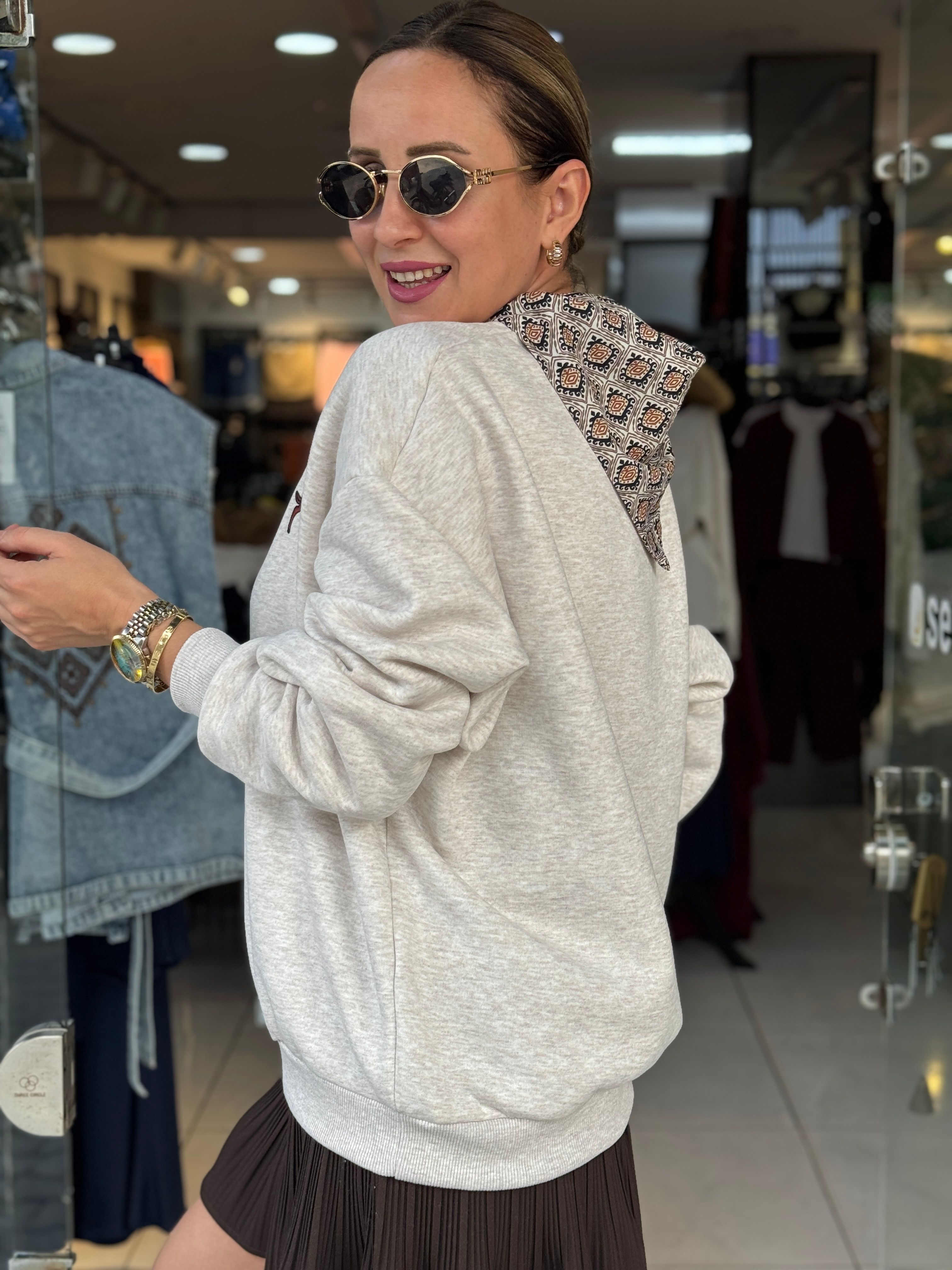 Fular Detaylı Nakışlı Şardonlu Sweat