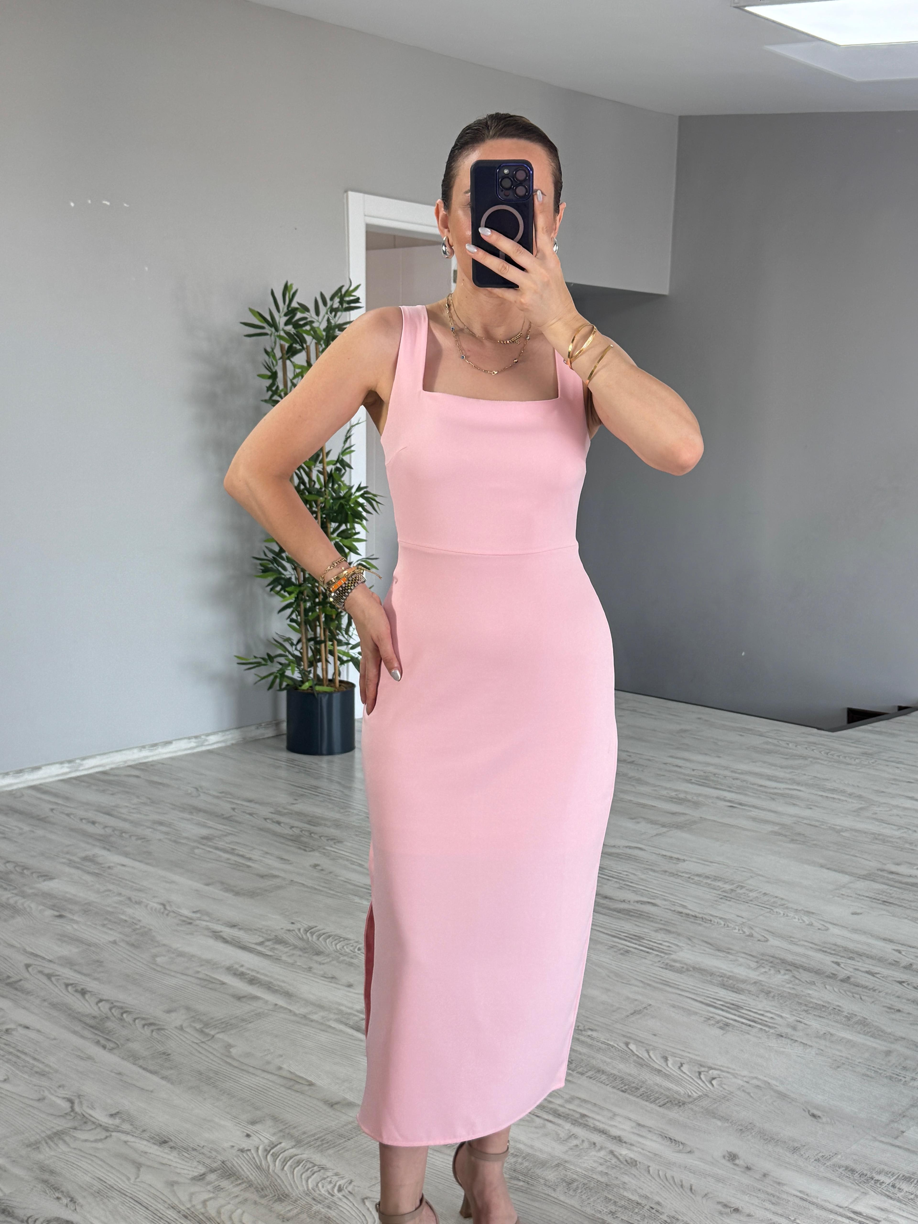 Kare Yaka Yırtmaçlı Elbise