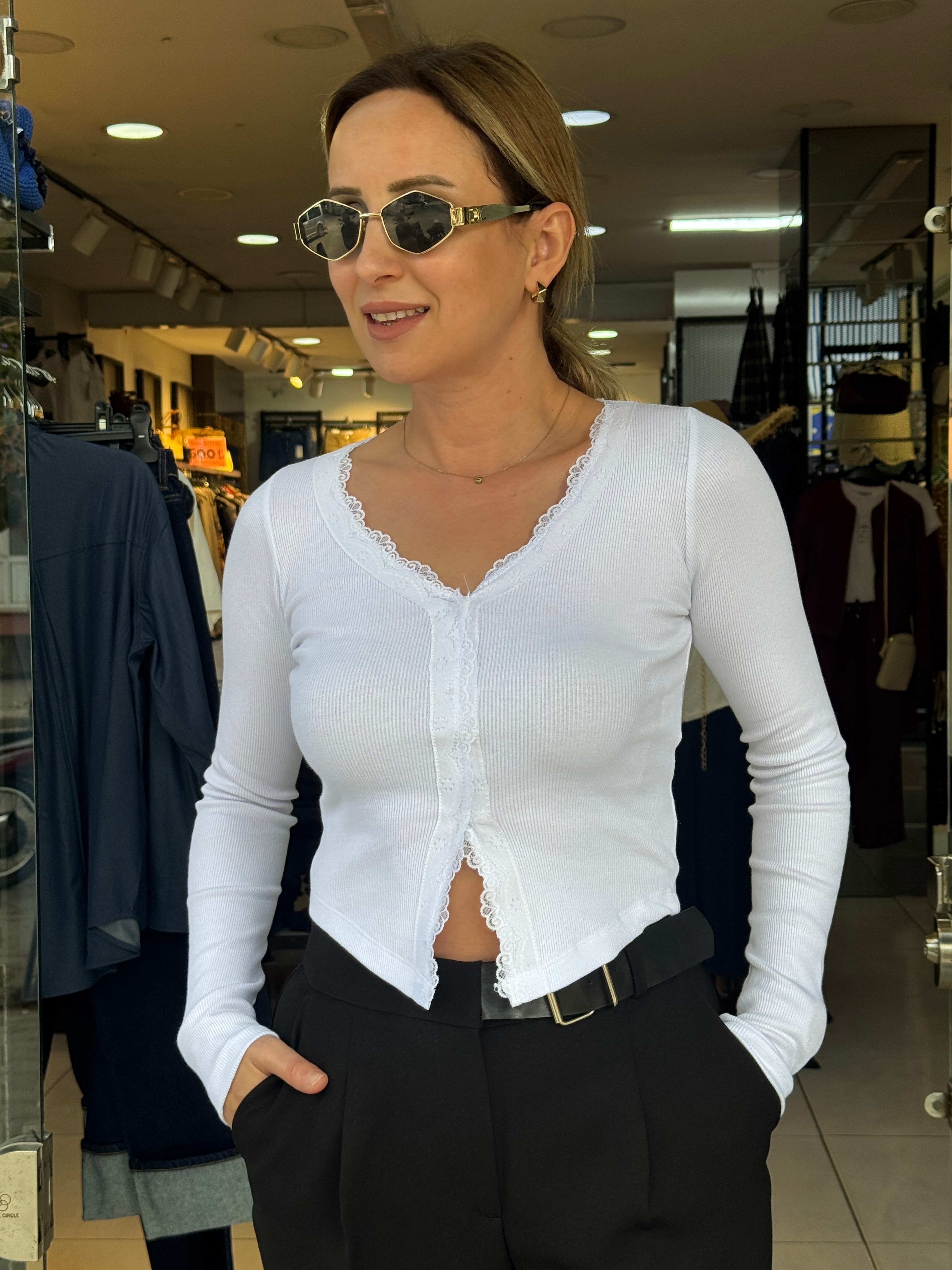Dantel Geçişli Ön Detaylı Badi