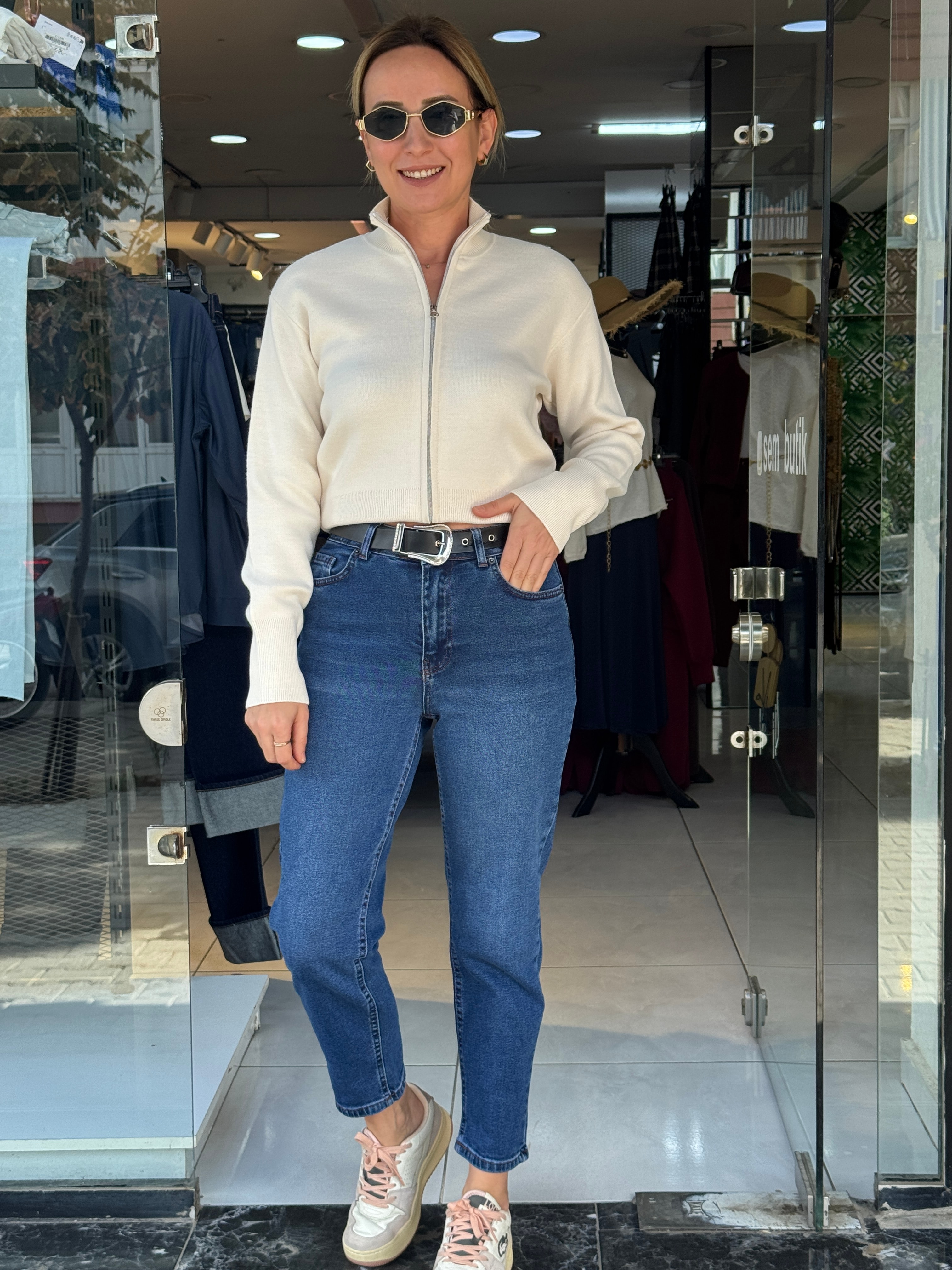 Kemerli Lacivert Jean