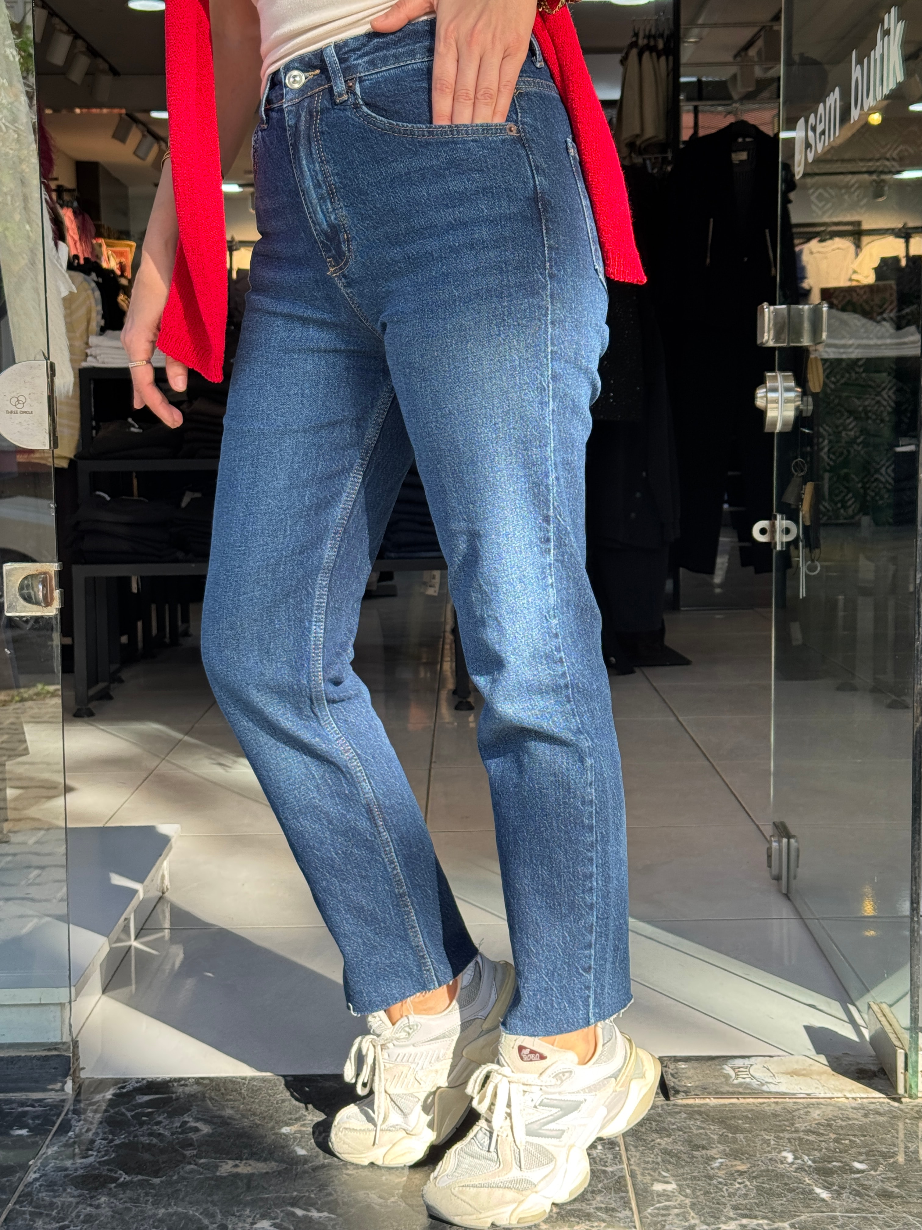 Mavi Kesik Paça Mom Jean