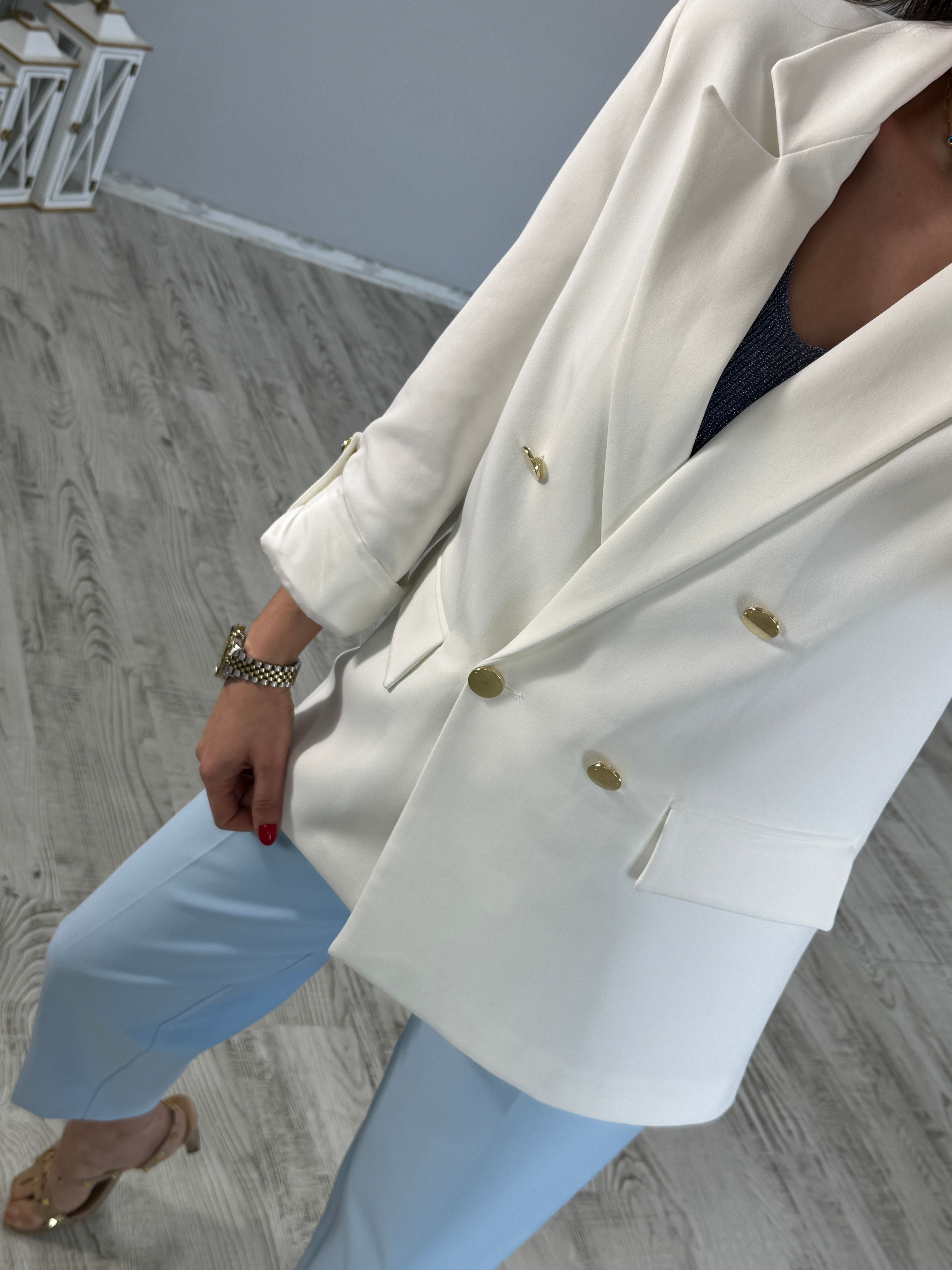 Gold Düğme Detaylı Beyaz Blazer