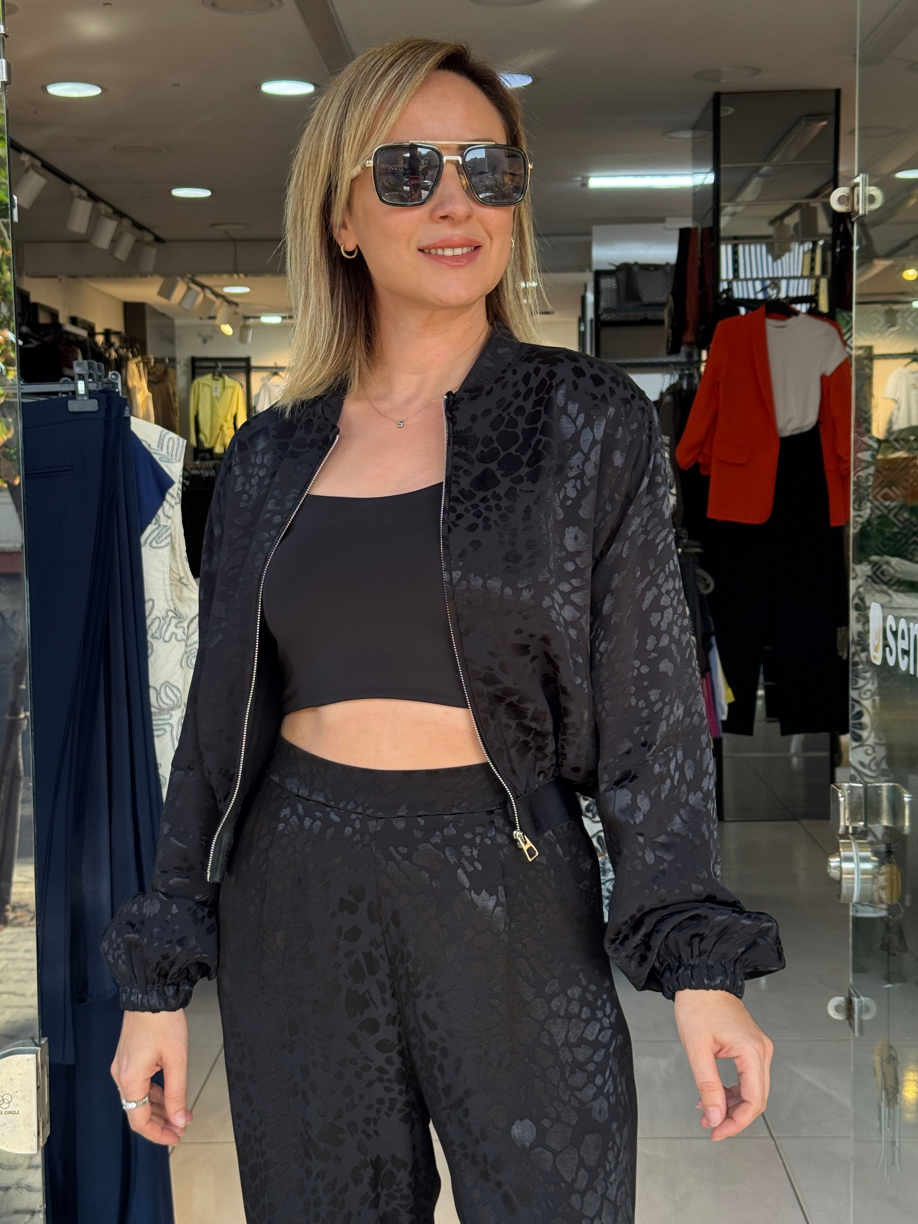 Siyah Leoparlı Saten Ceket