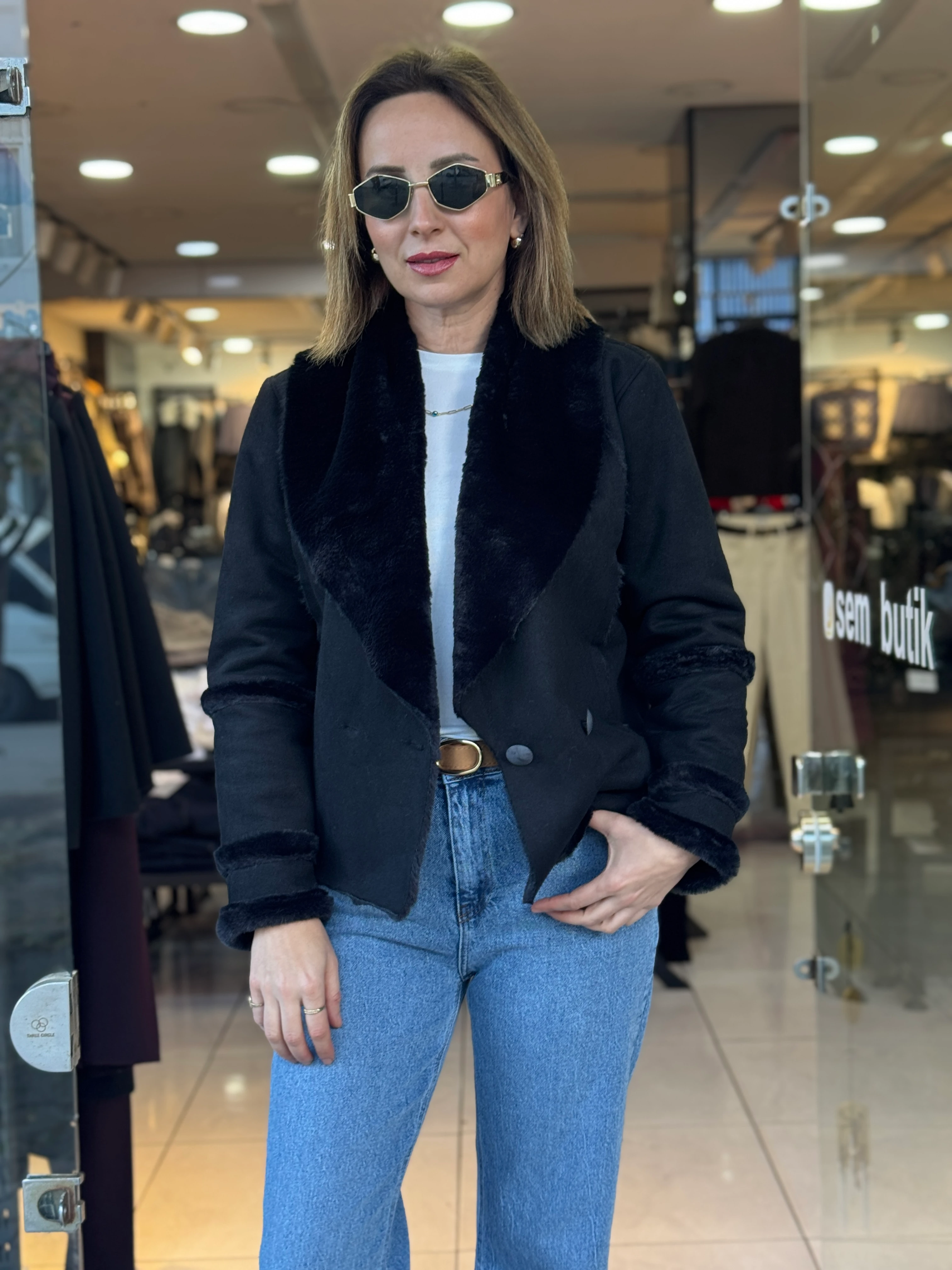 Yaka Kürklü Siyah Süet Ceket