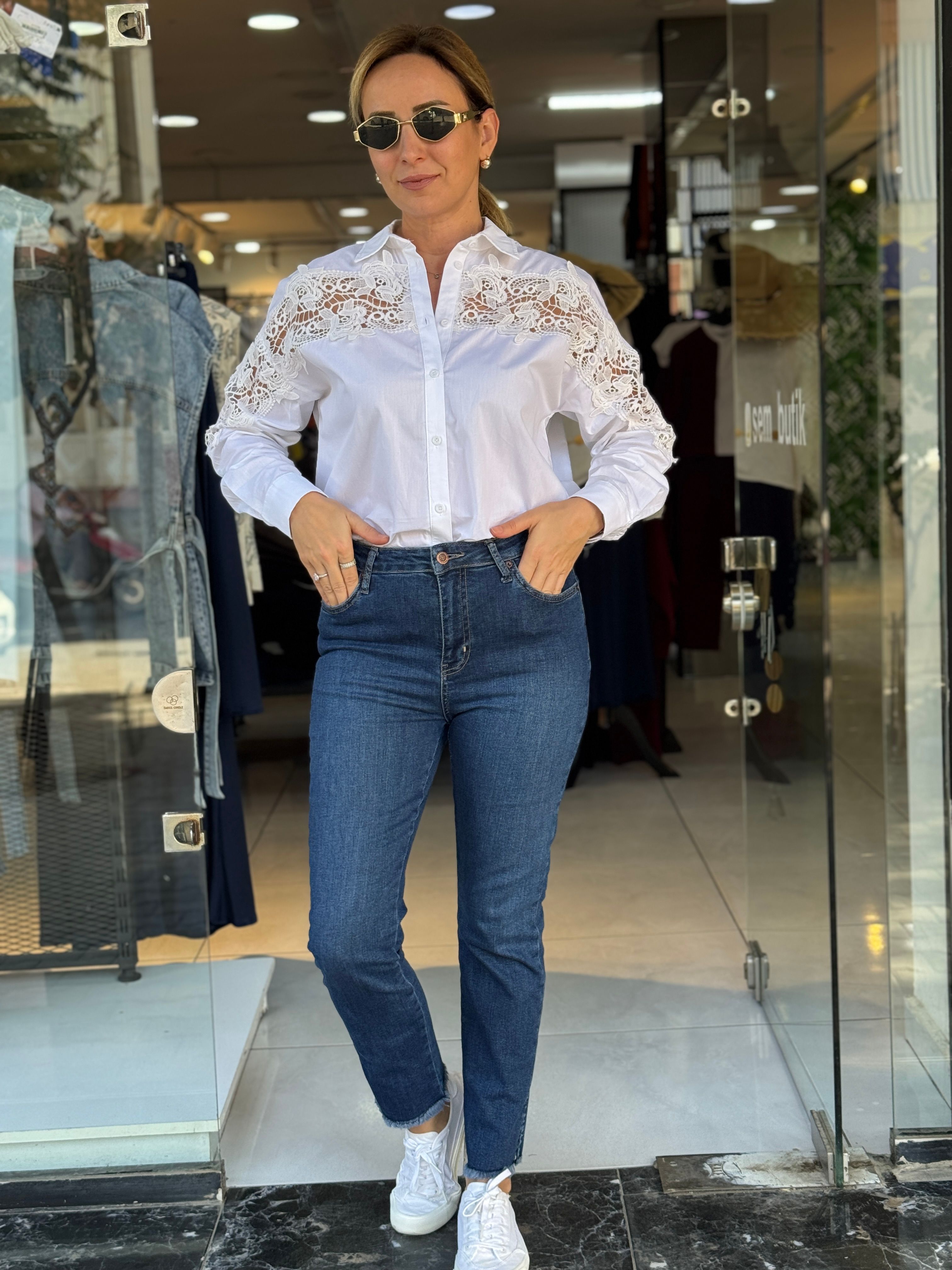 Paça Yırtmaçlı Lacivert Jean