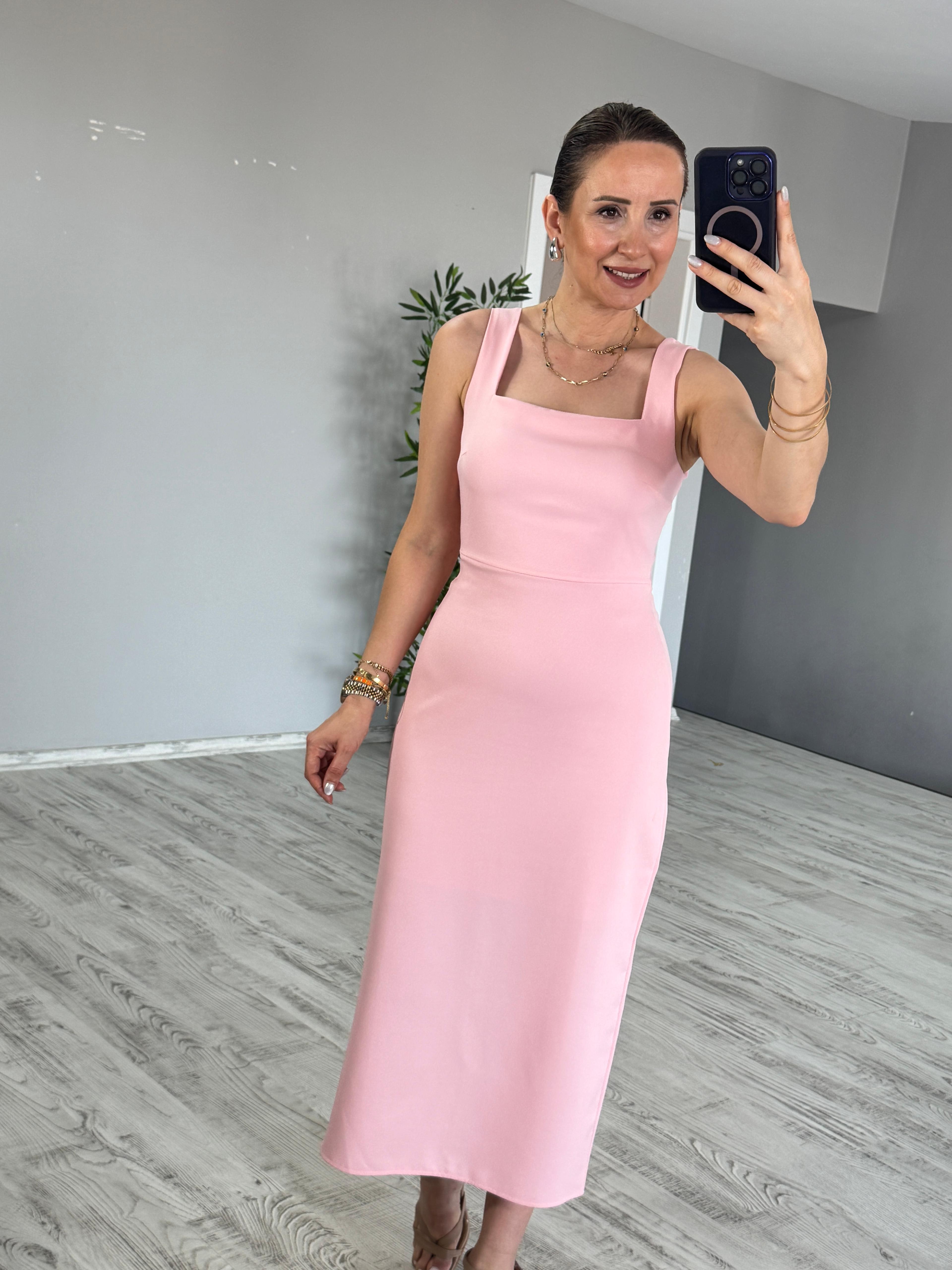 Kare Yaka Yırtmaçlı Elbise