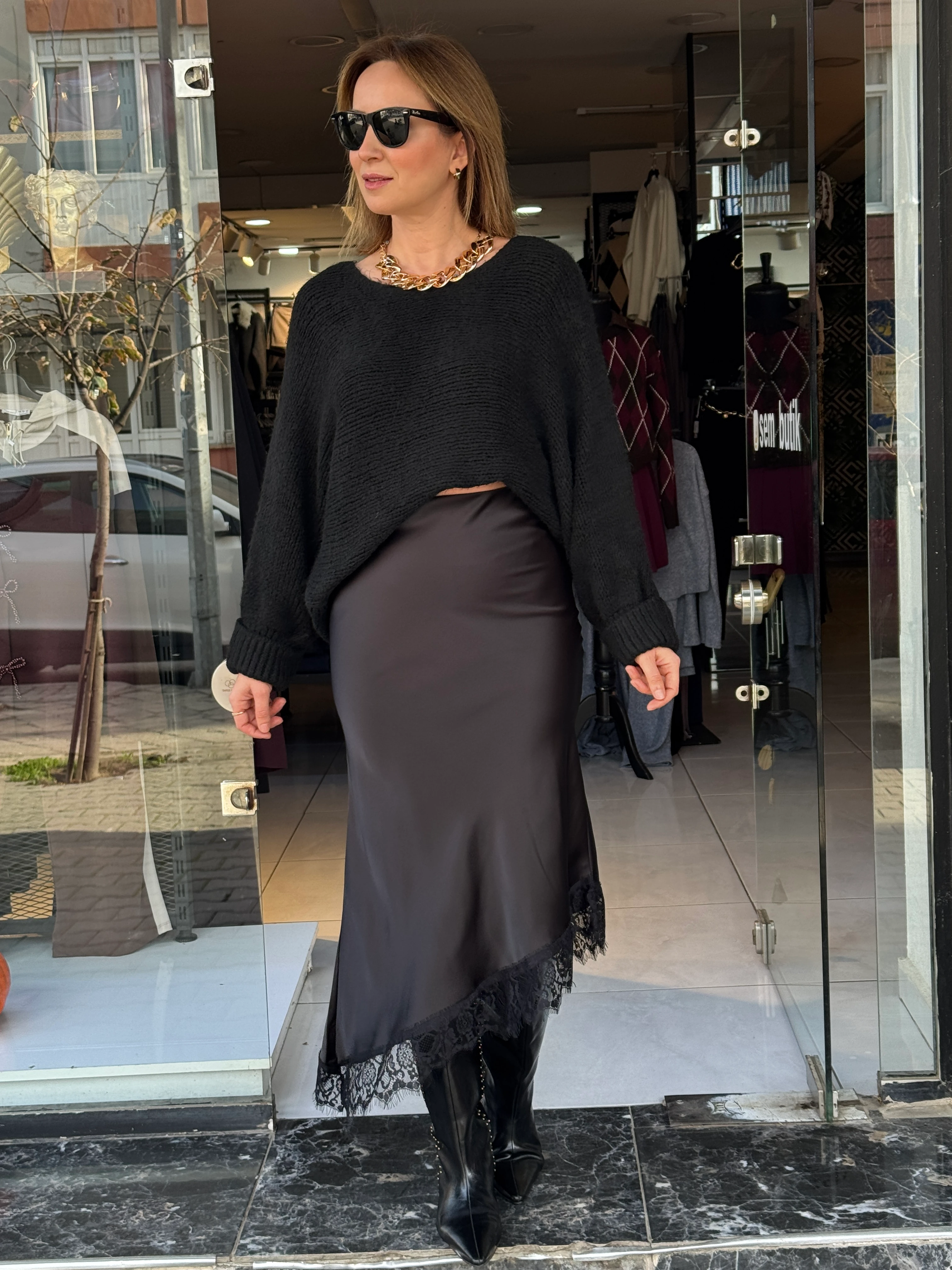 Dantel Detay Asimetrik Saten Etek