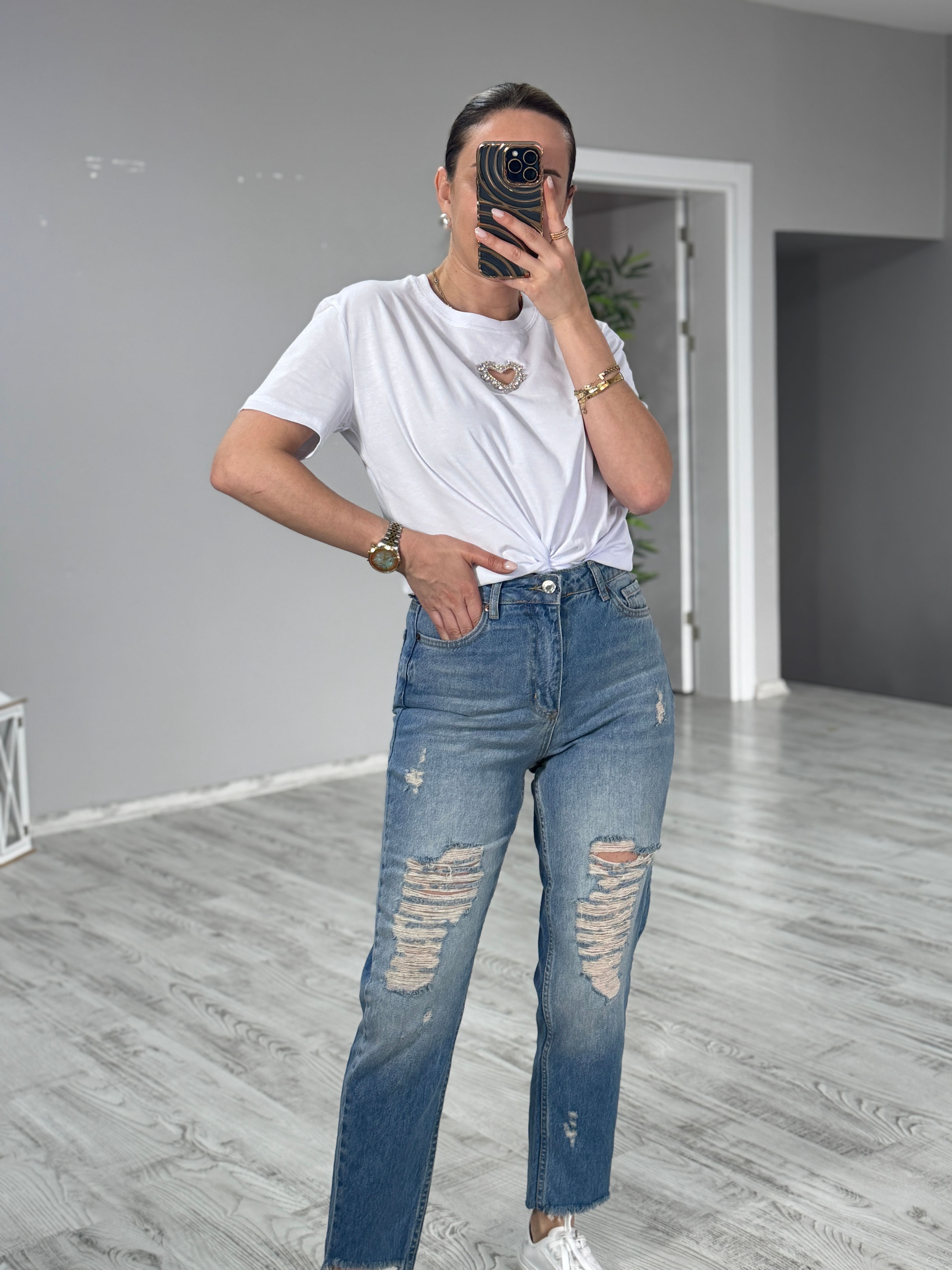 Yırtık Detaylı Jean