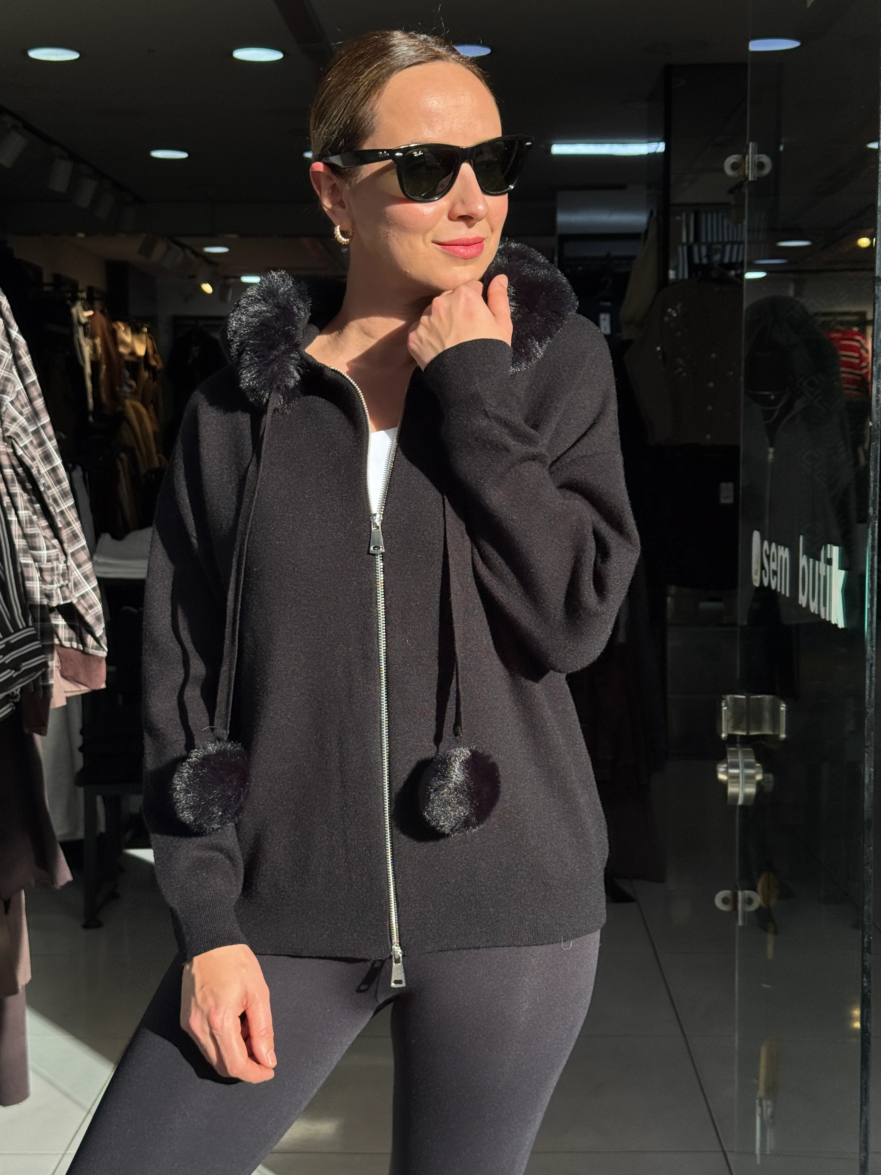 Kapüşon Kürk Detay Ponponlu Hırka