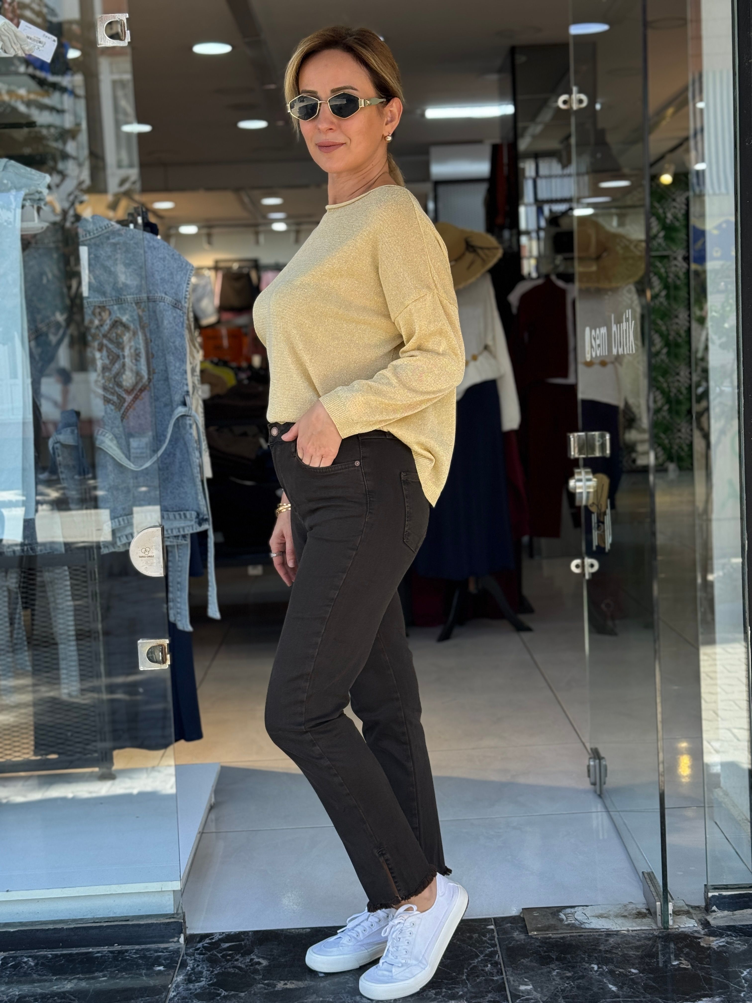 Paça Yırtmaçlı Kahve Jean