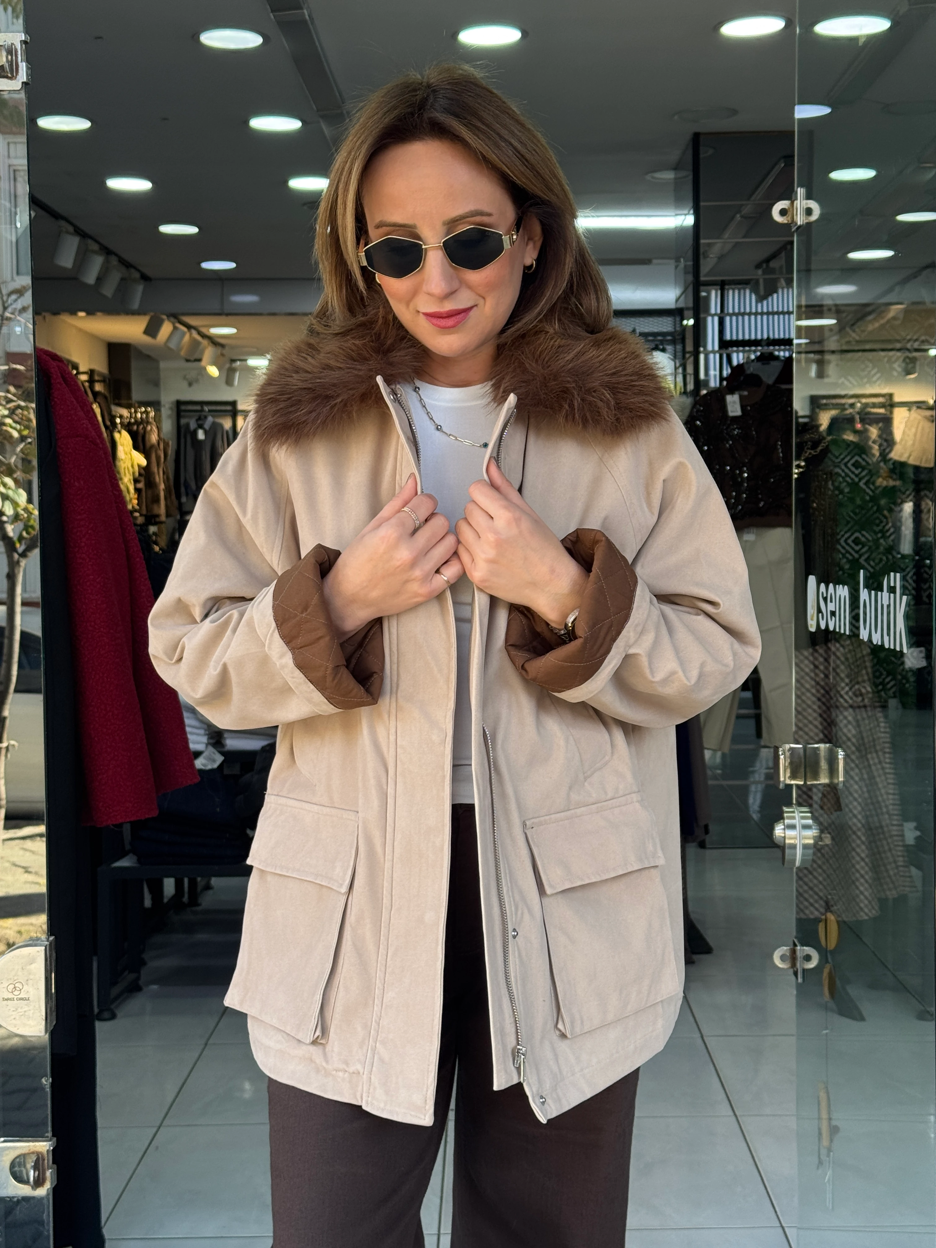 Yaka Kürklü Bej Mont