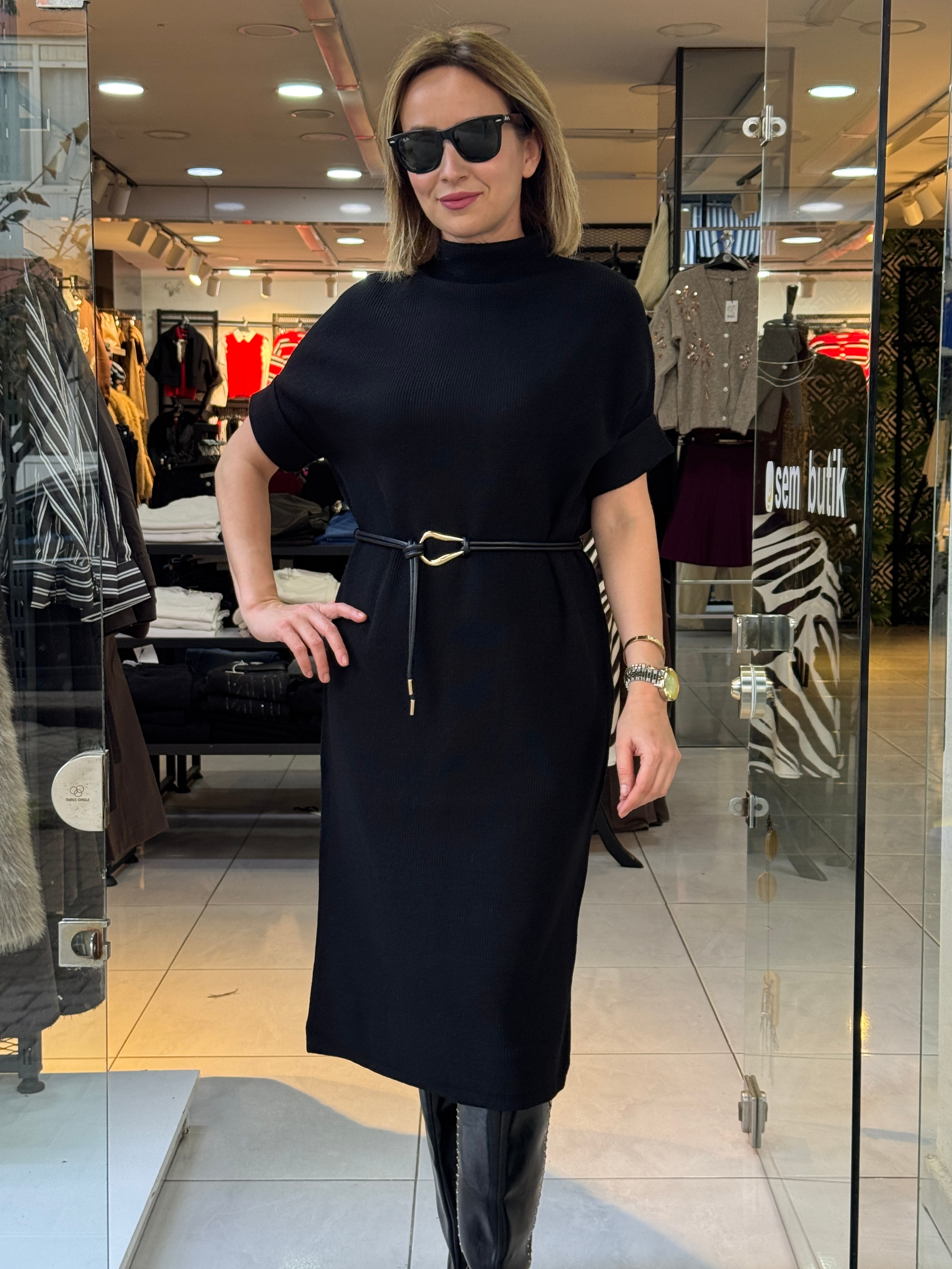 Siyah Kısakollu Midi Triko Elbise