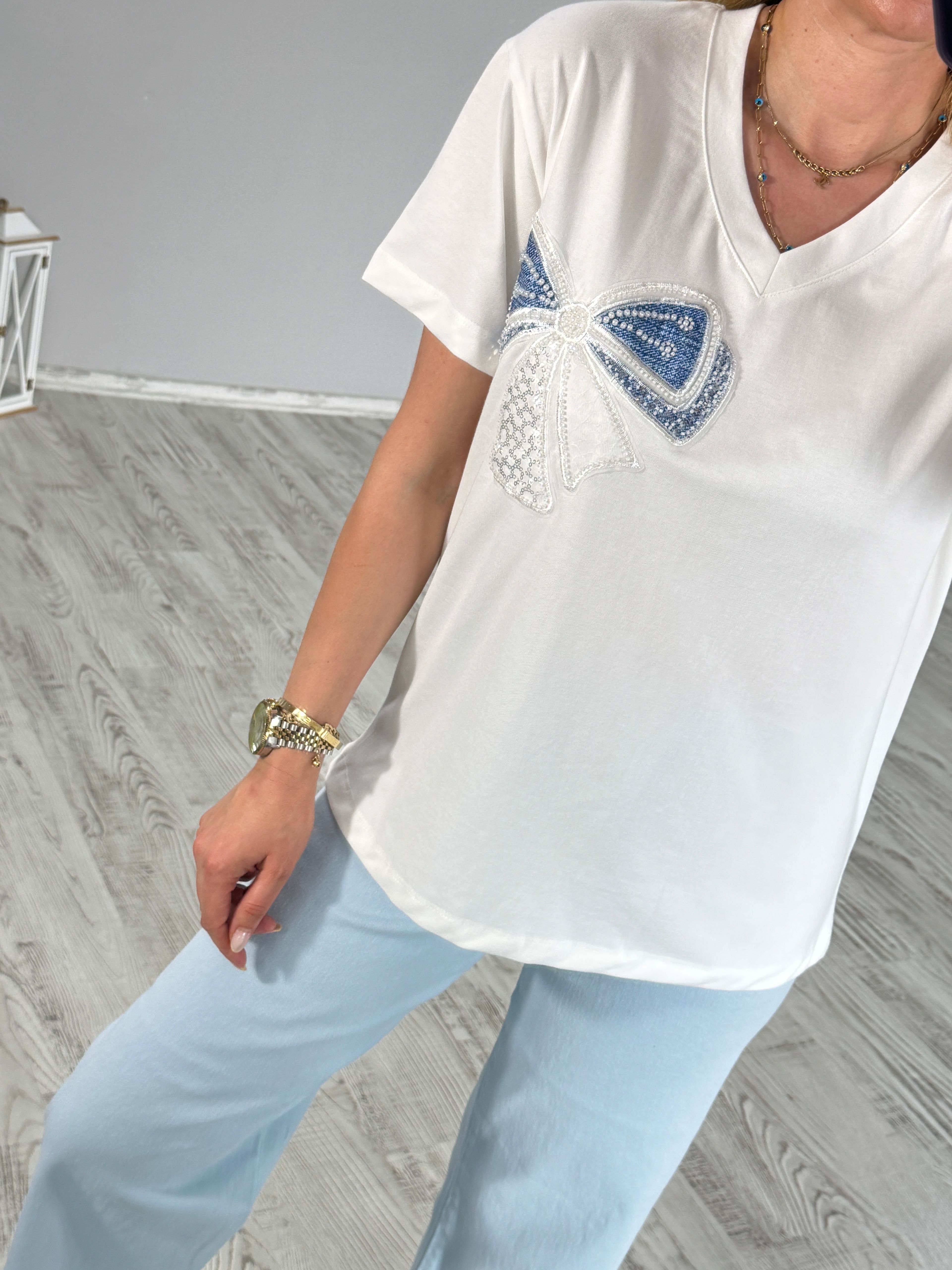 Kurdele Detaylı Tshirt