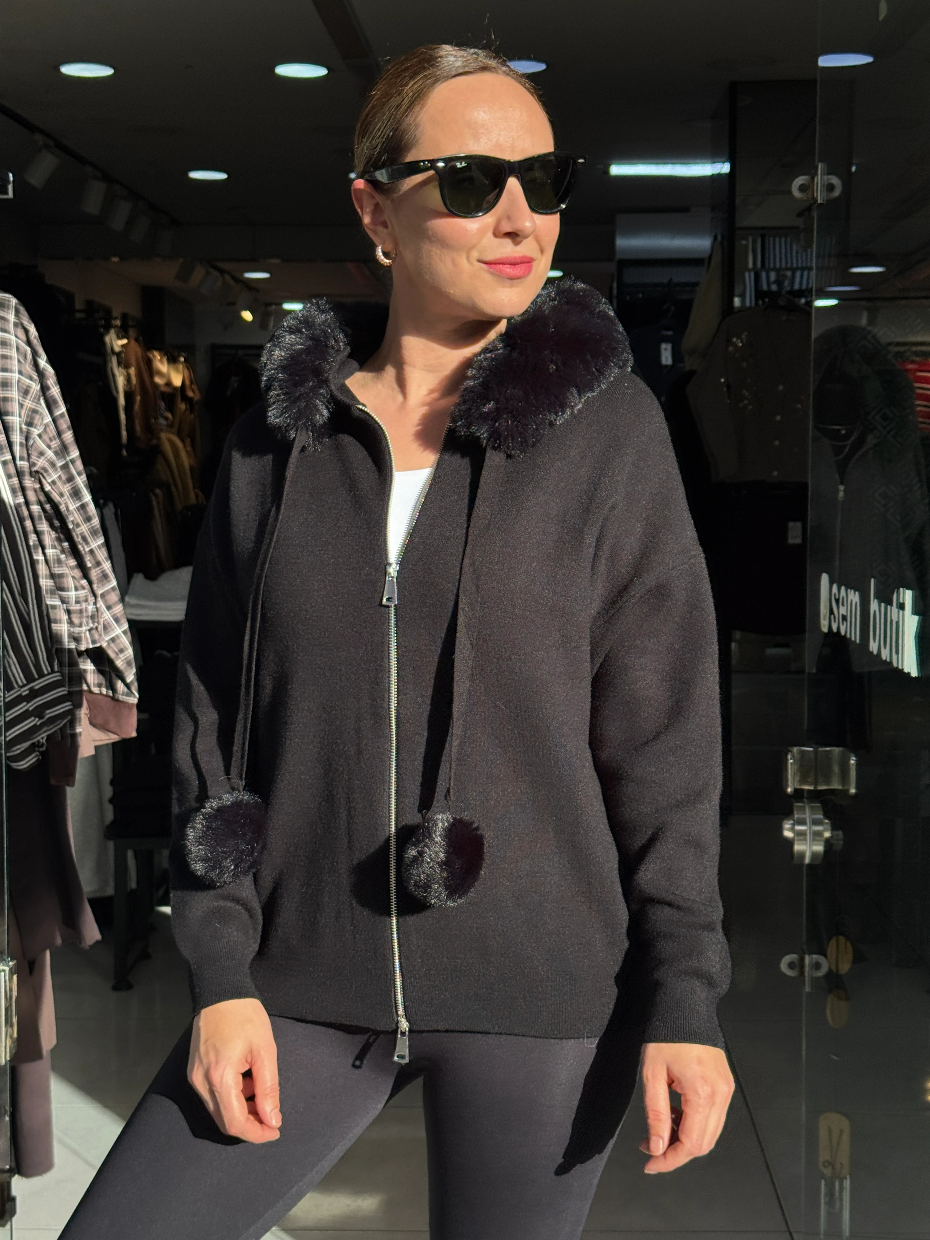 Kapüşon Kürk Detay Ponponlu Hırka