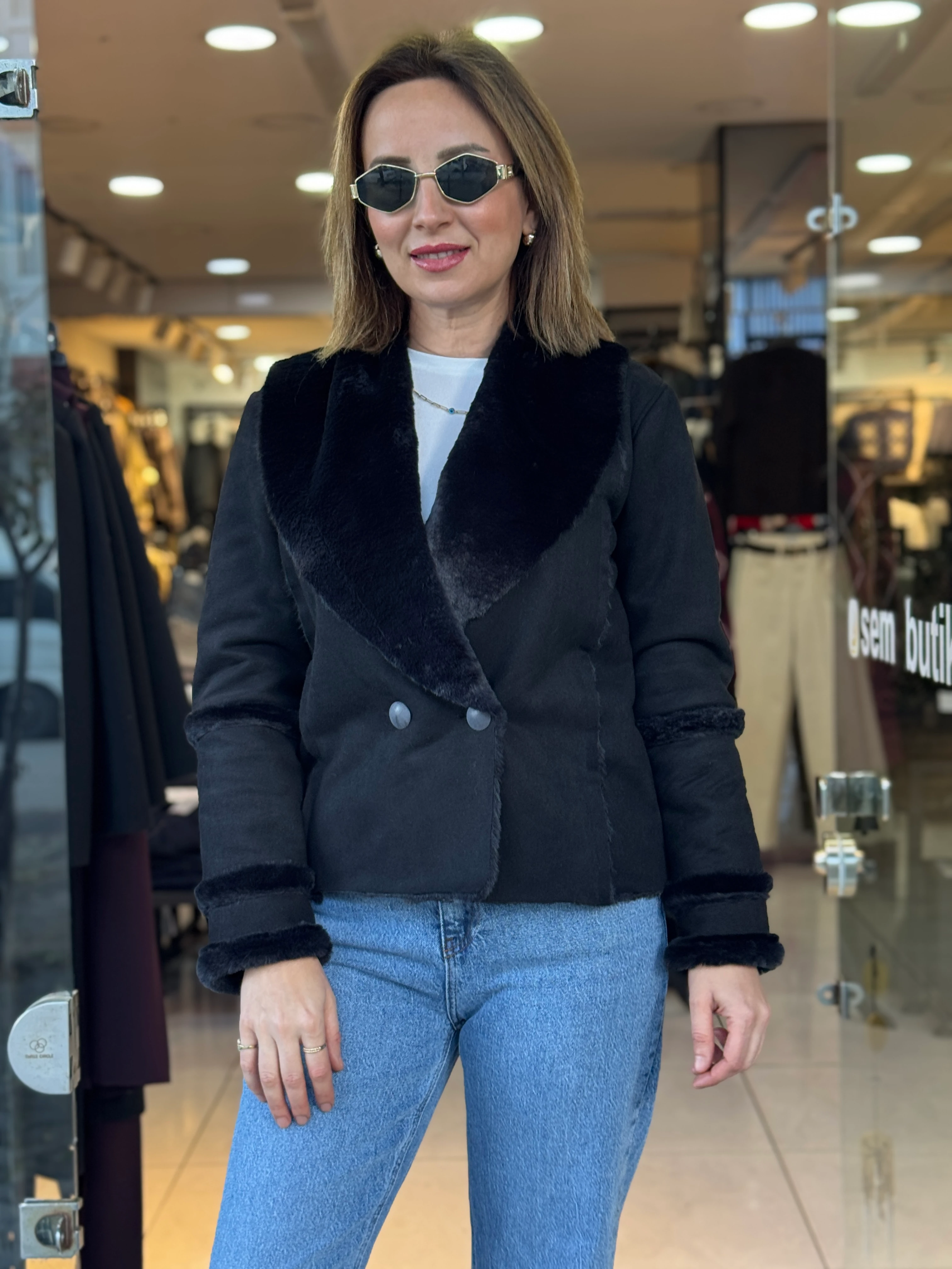 Yaka Kürklü Siyah Süet Ceket