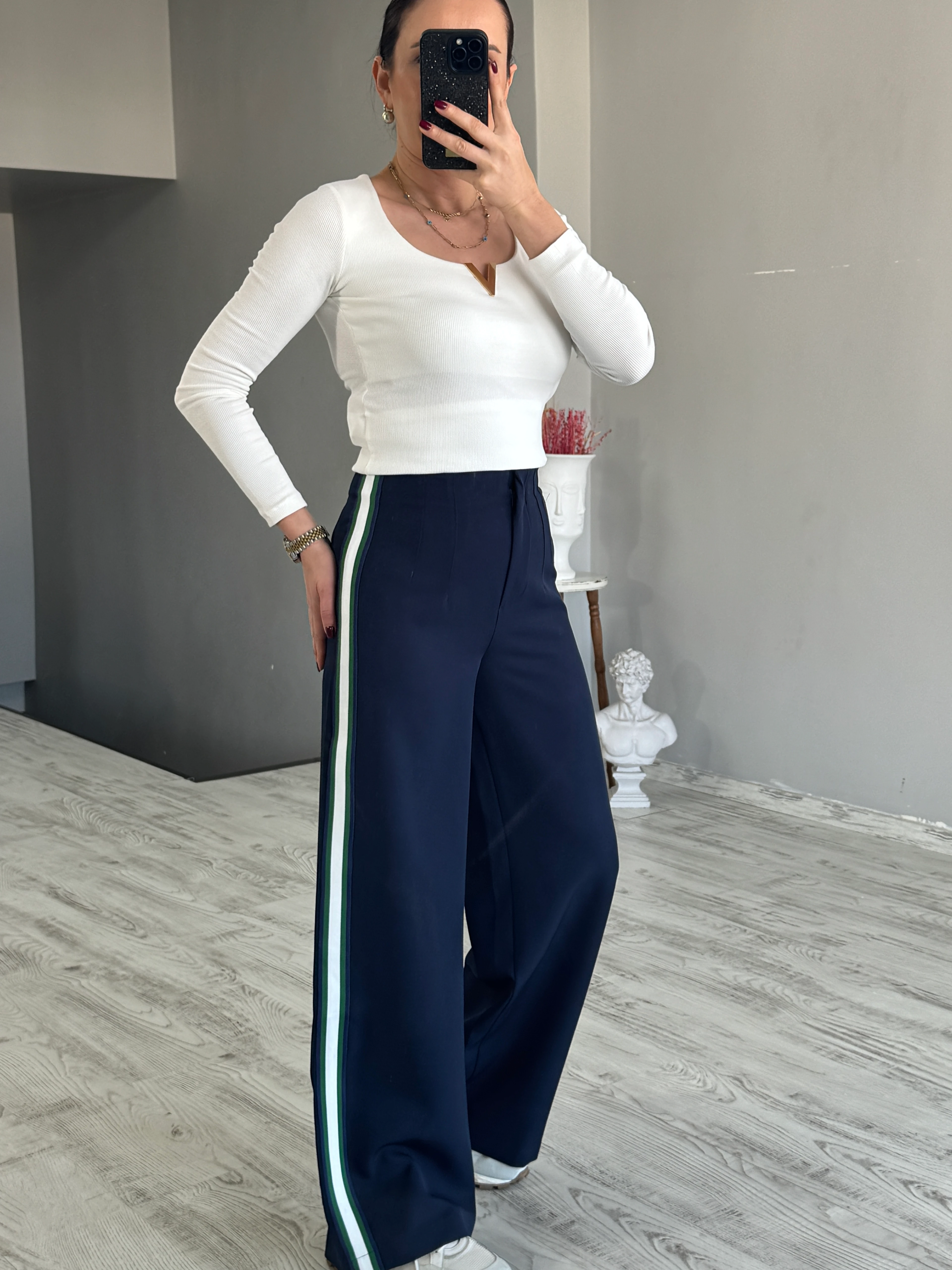 Yan Şerit Detaylı Pantolon