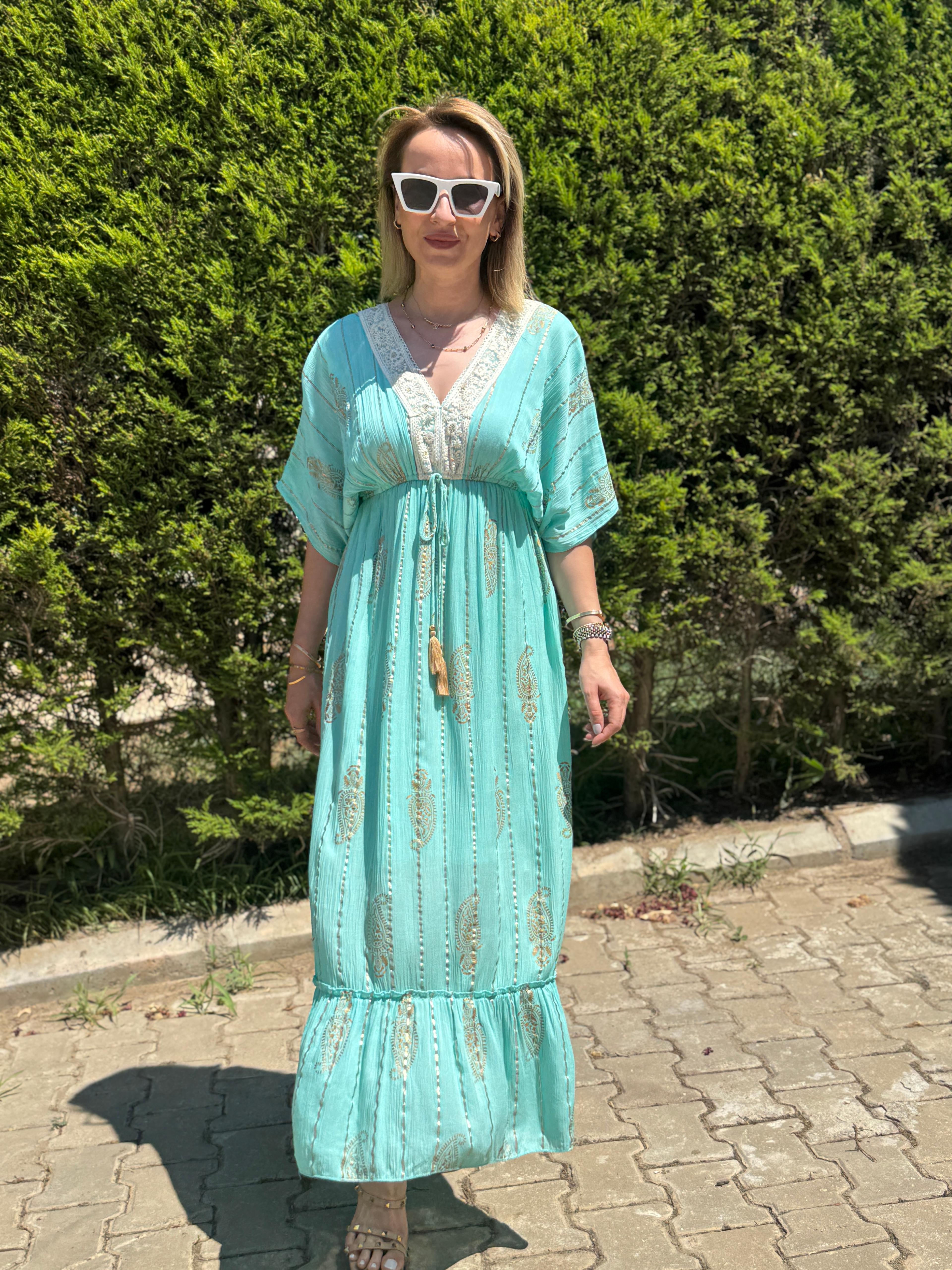 Mint İşlemeli Elbise