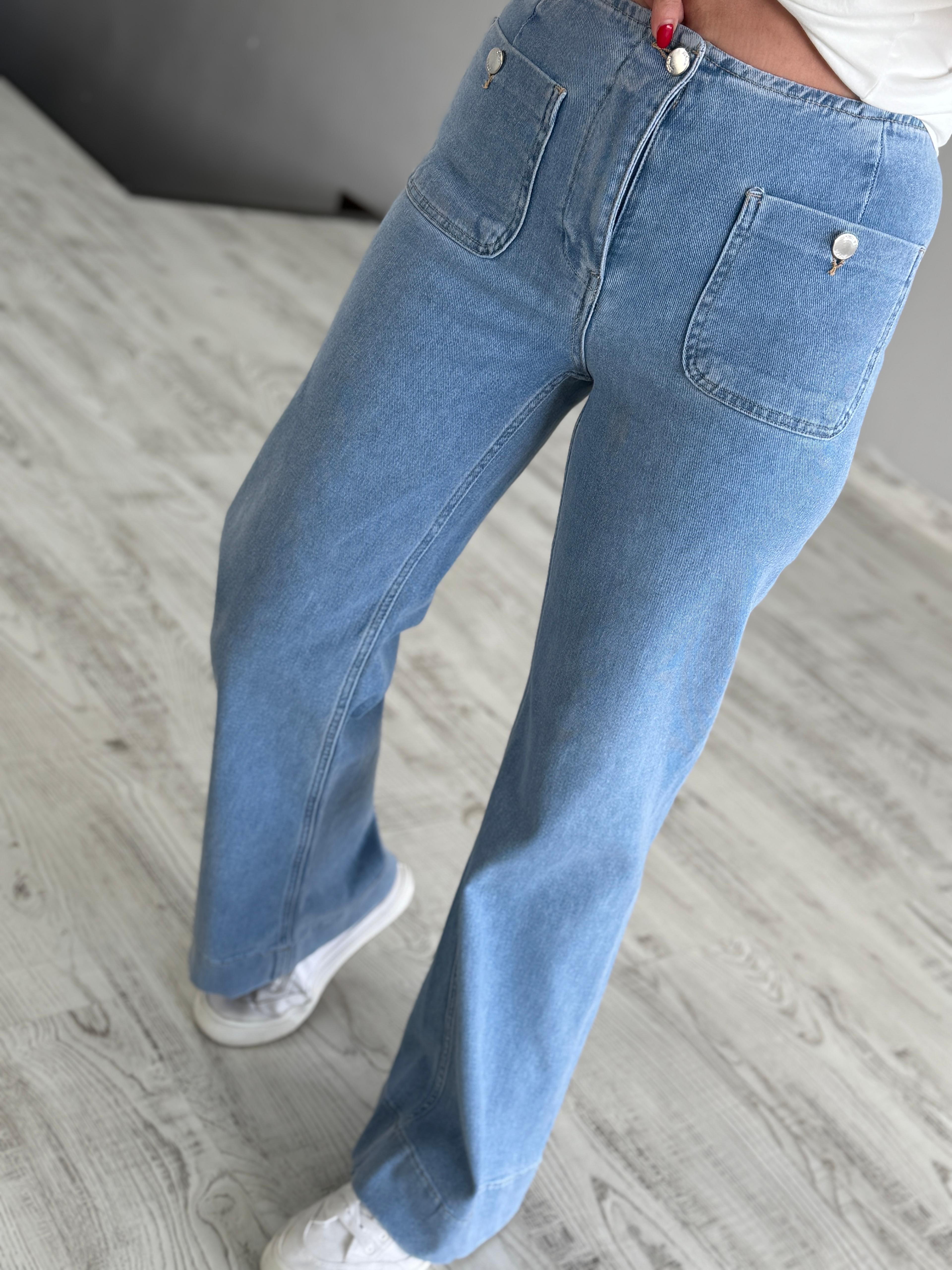 Cep Detaylı Mavi Jean