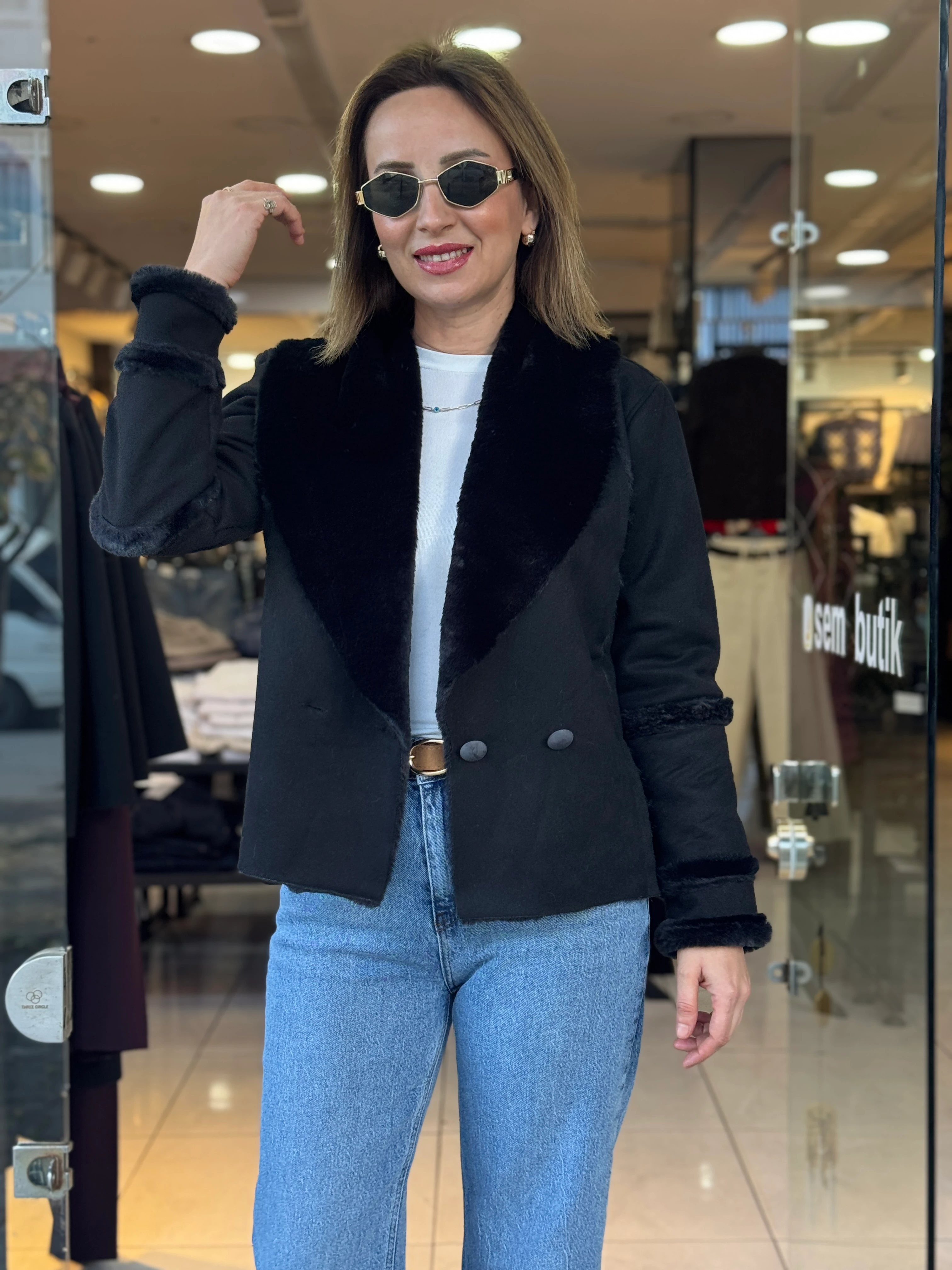 Yaka Kürklü Siyah Süet Ceket