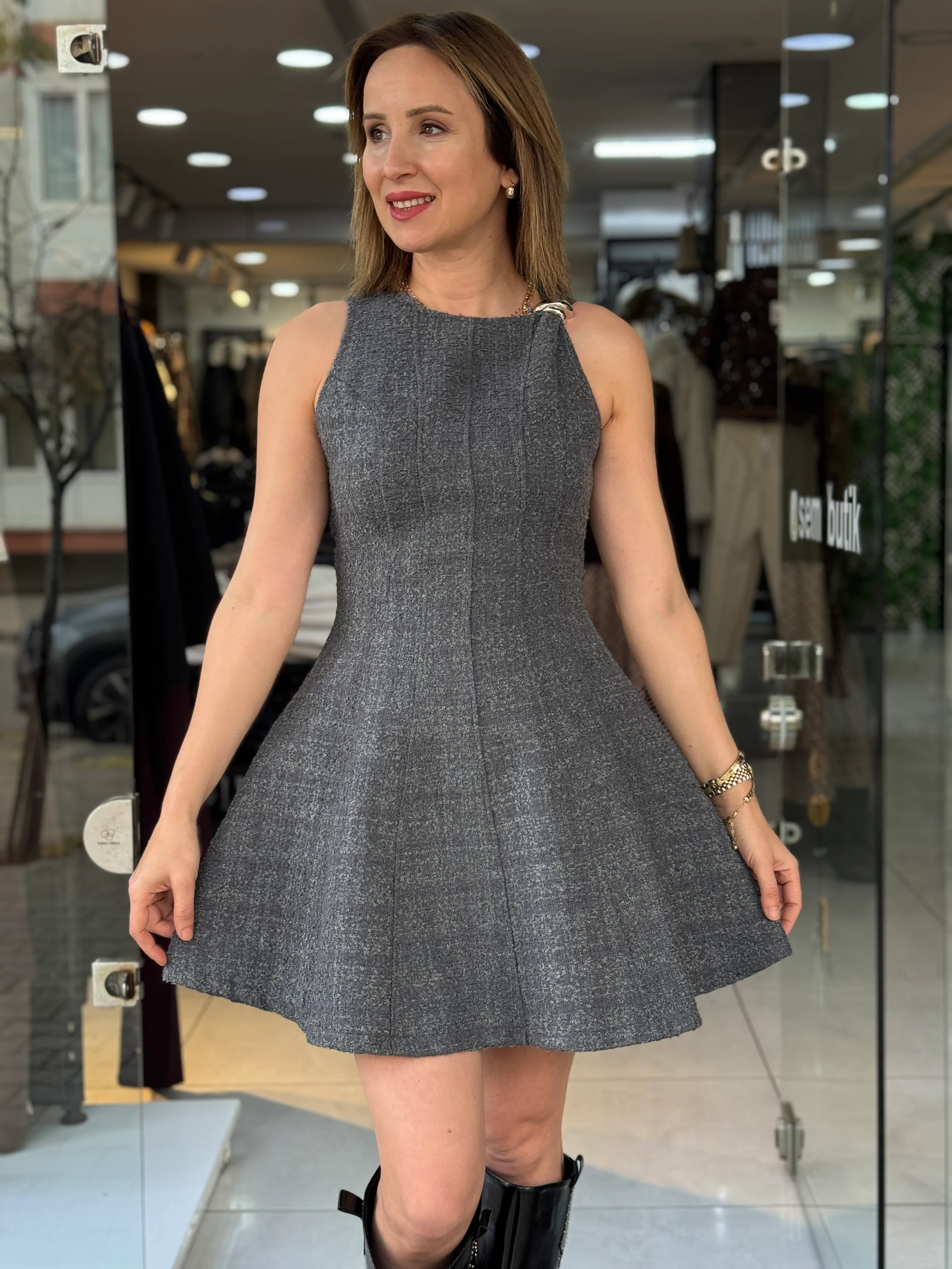 Omuz Aksesuarlı Antrasit Tüvit Elbise