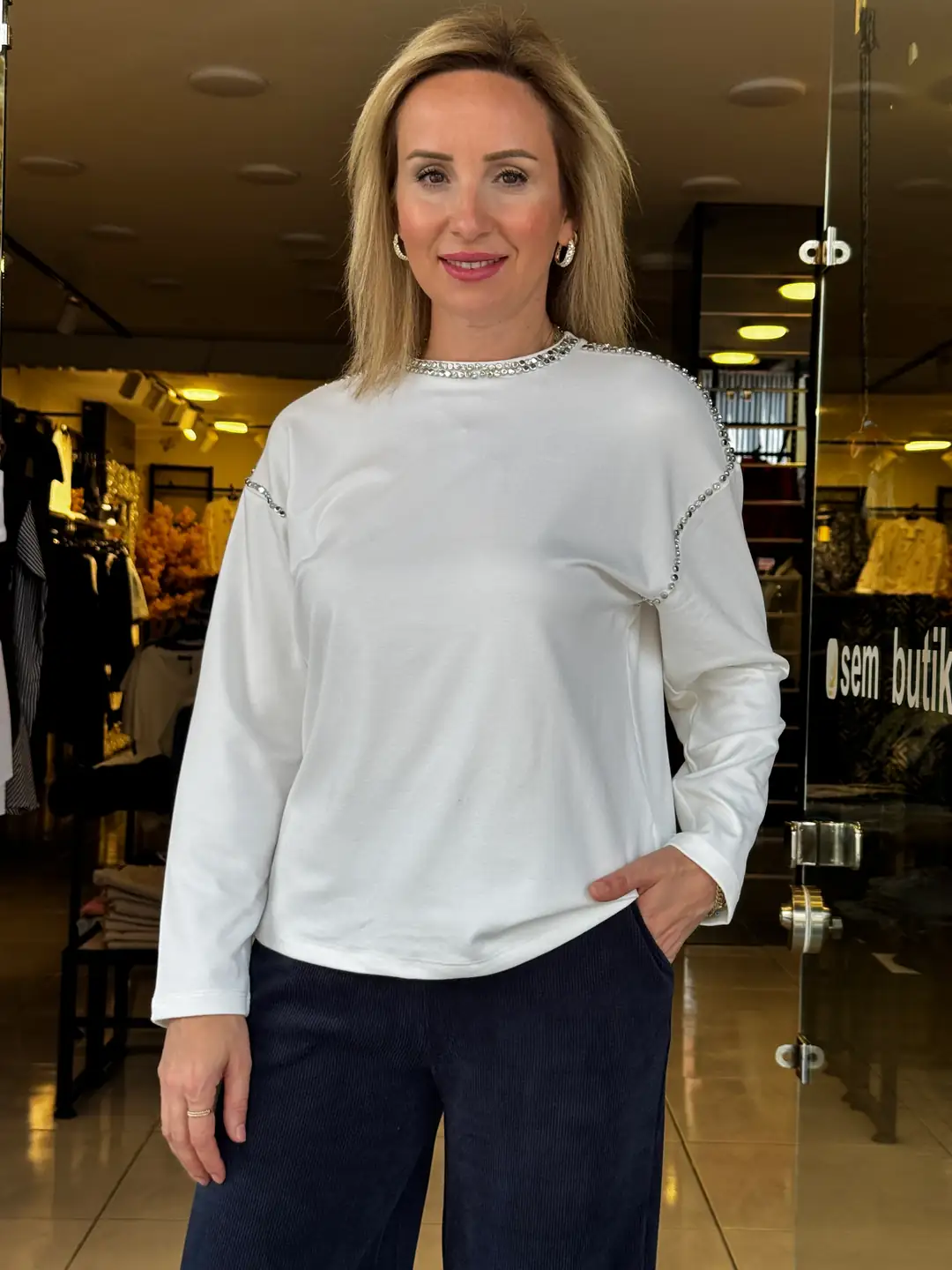 Taş Detaylı Yumuşak Dokulu Bluz