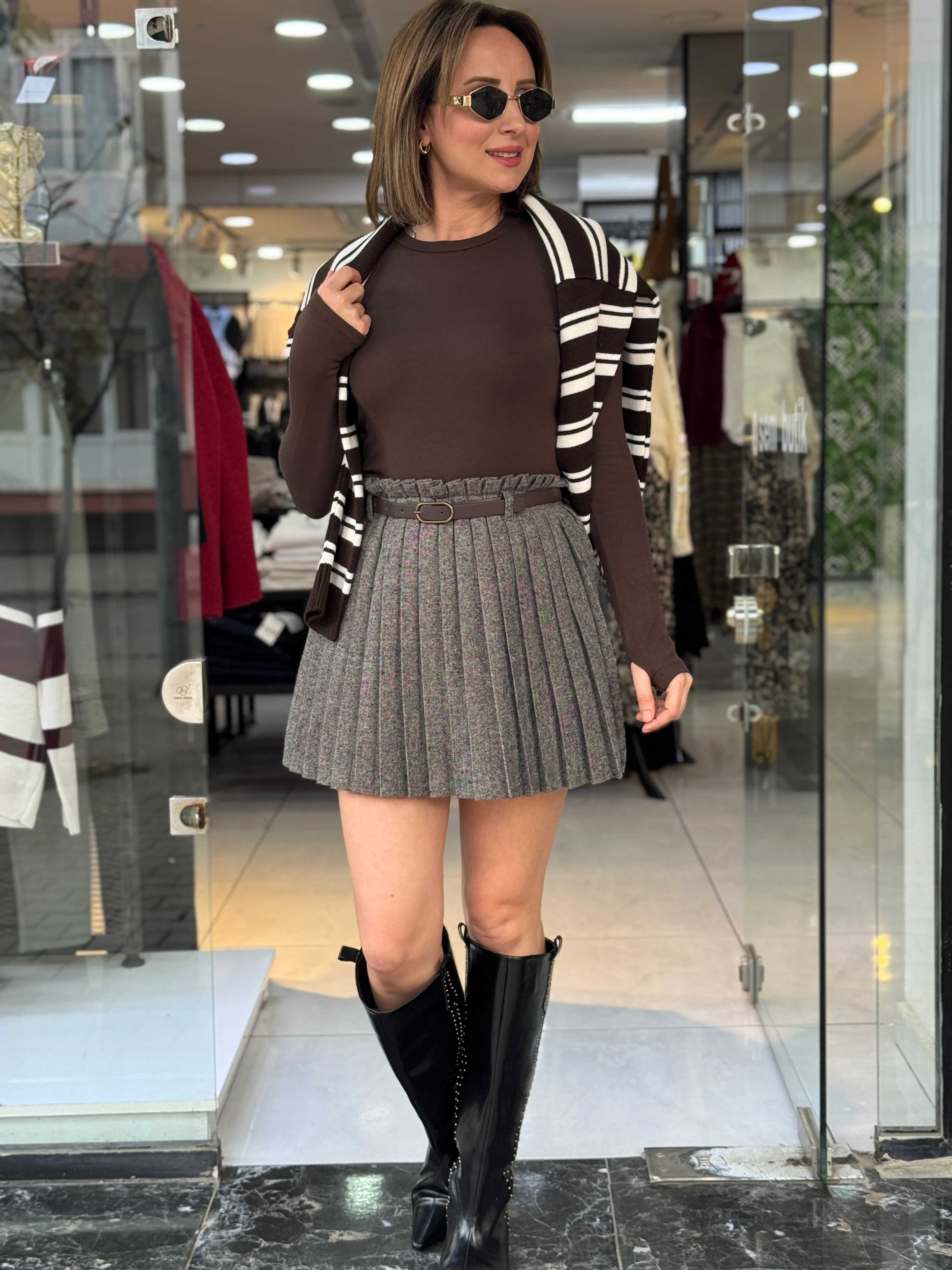 Kemerli Kahve Pileli Kaşe Şort Etek