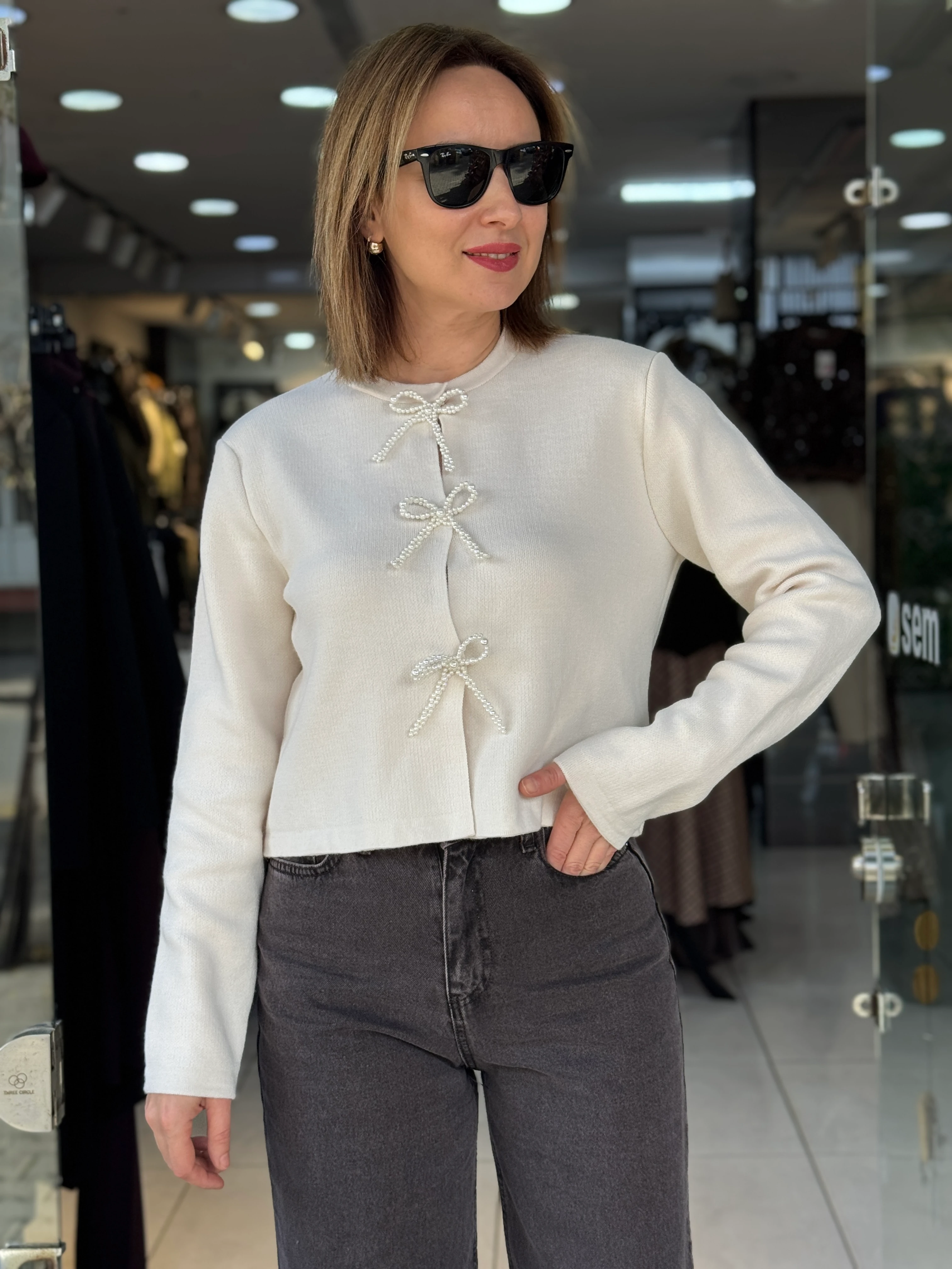 İnci Kurdele Düğmeli Triko